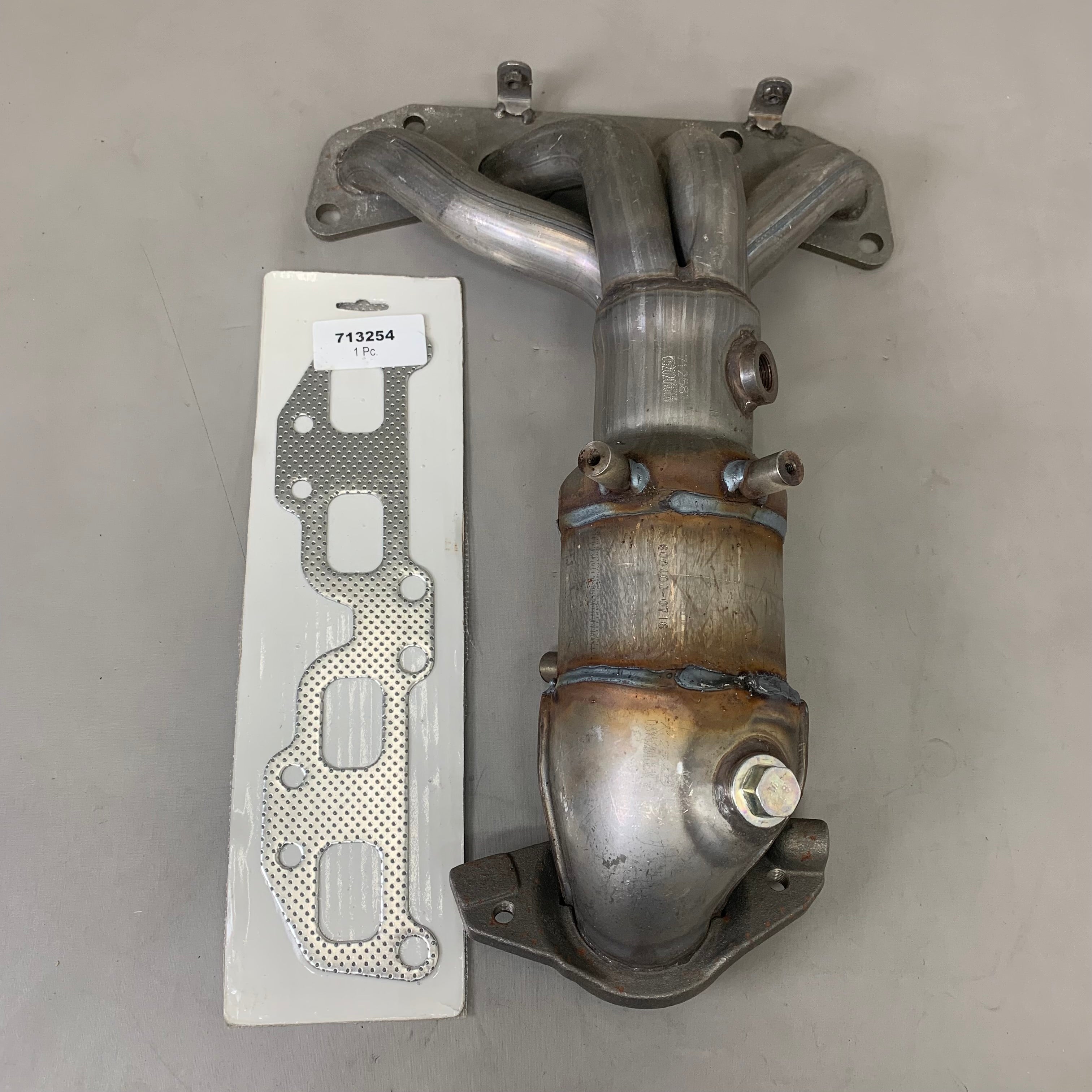 WALKER ULTRA Exhaust Ultra EPA Catalytic Converter W/ Exhaust Manifold 16403