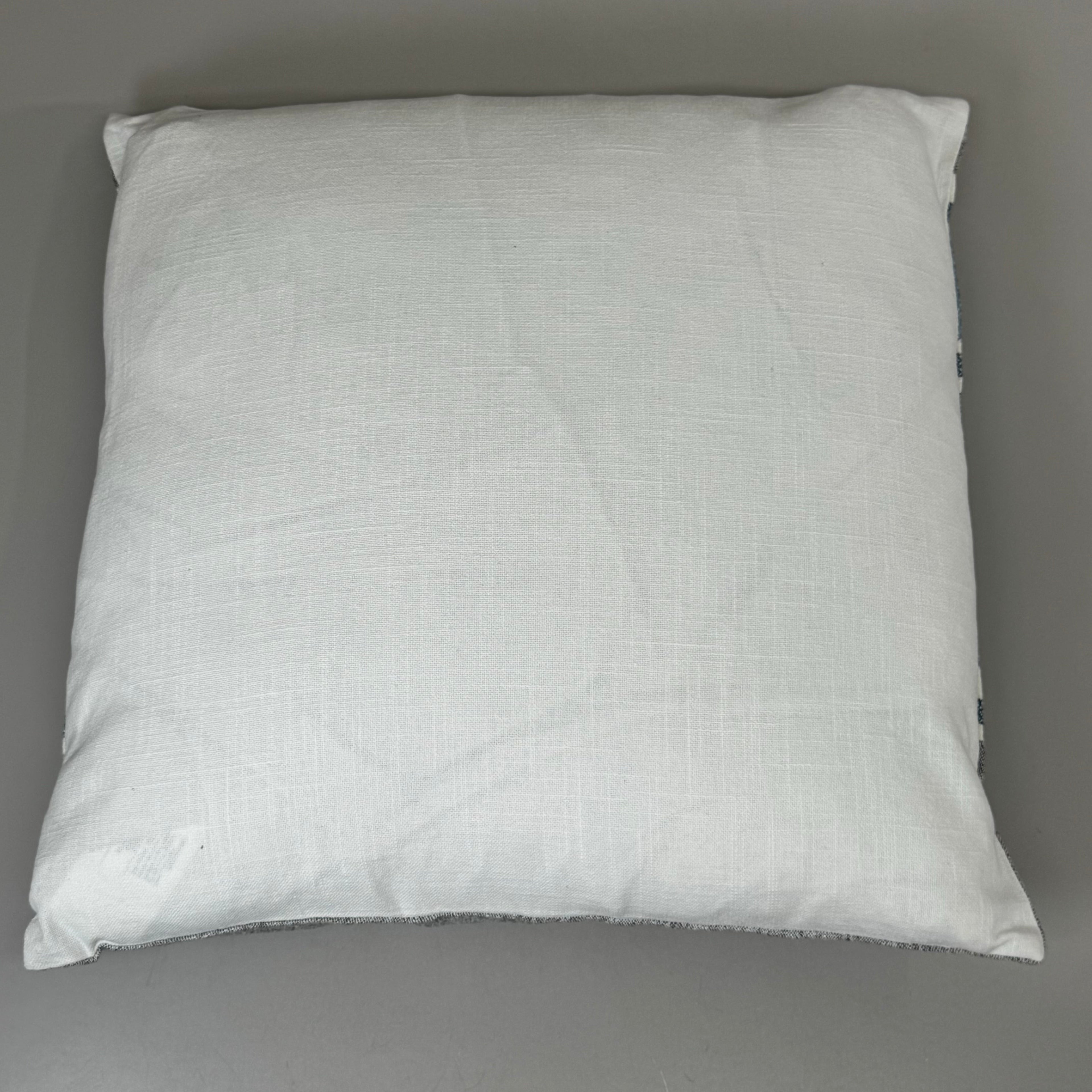 VILLA 22"x22" RN ST Lima Decorative Throw Pillow in Blue/Grey