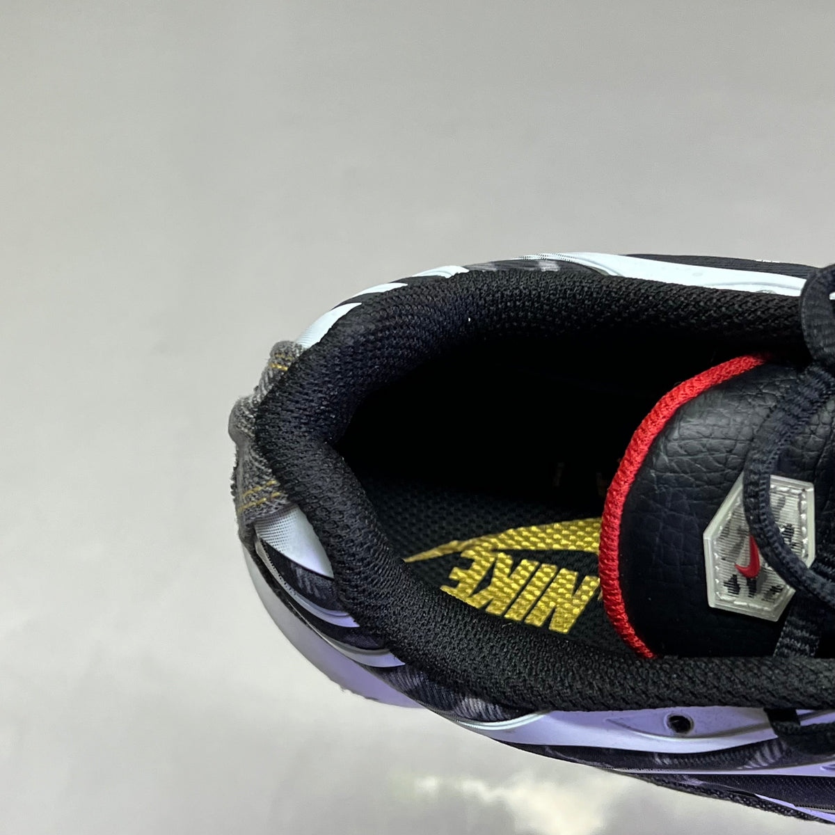 NIKE Air Max Plus SE Remix Pack Shoes Men's Sz 11 (Pre-Owned)
