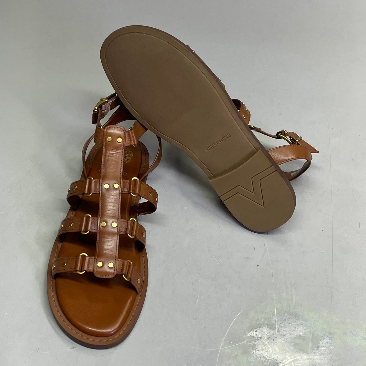 VINCE CAMUTO Leather Studded Gladiator Sandals Women's Sz 8.5M Caramelo VC-Claira