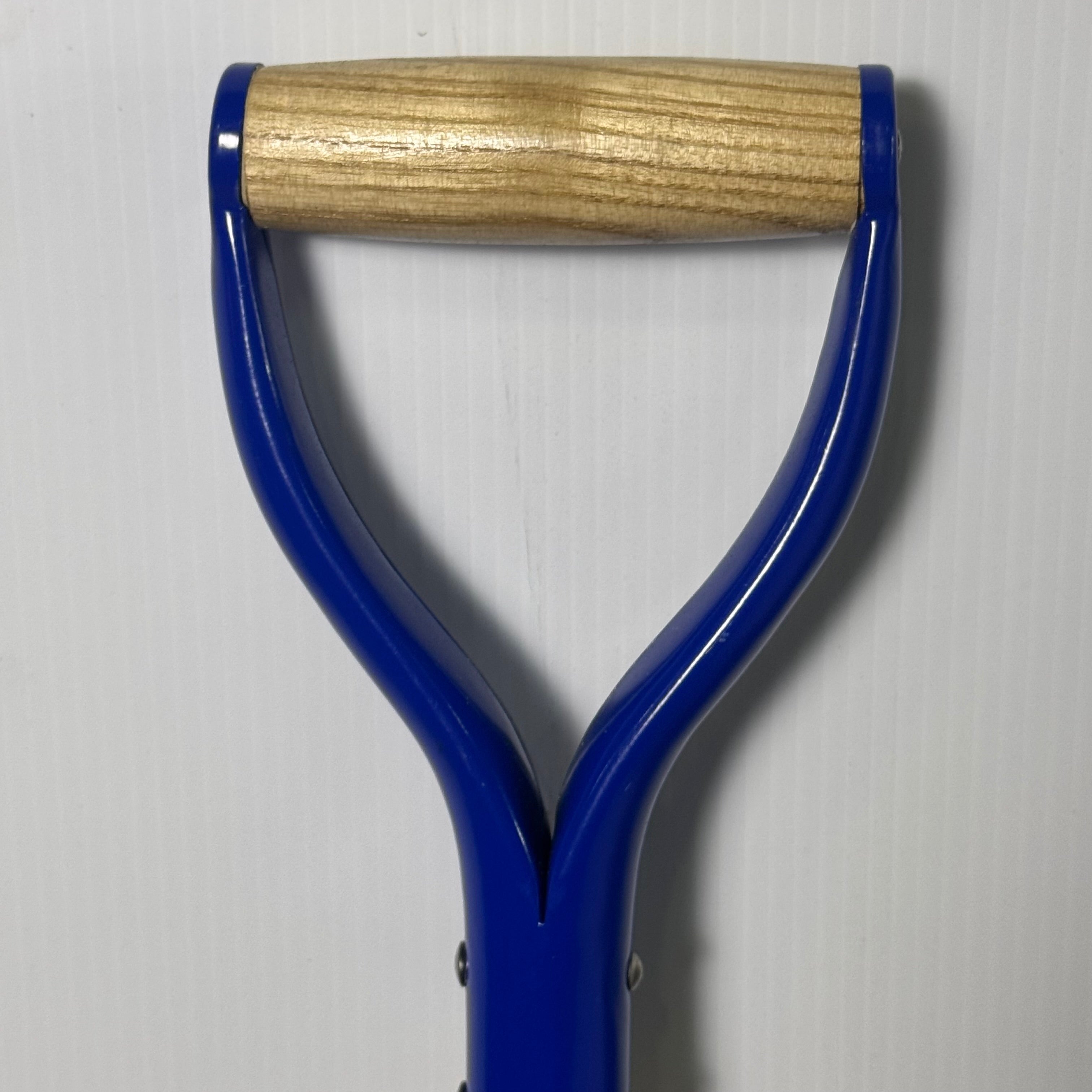 WESTWARD Square Point Shovel 30" 14 Gal, Natural Wood Handle 1WG34A