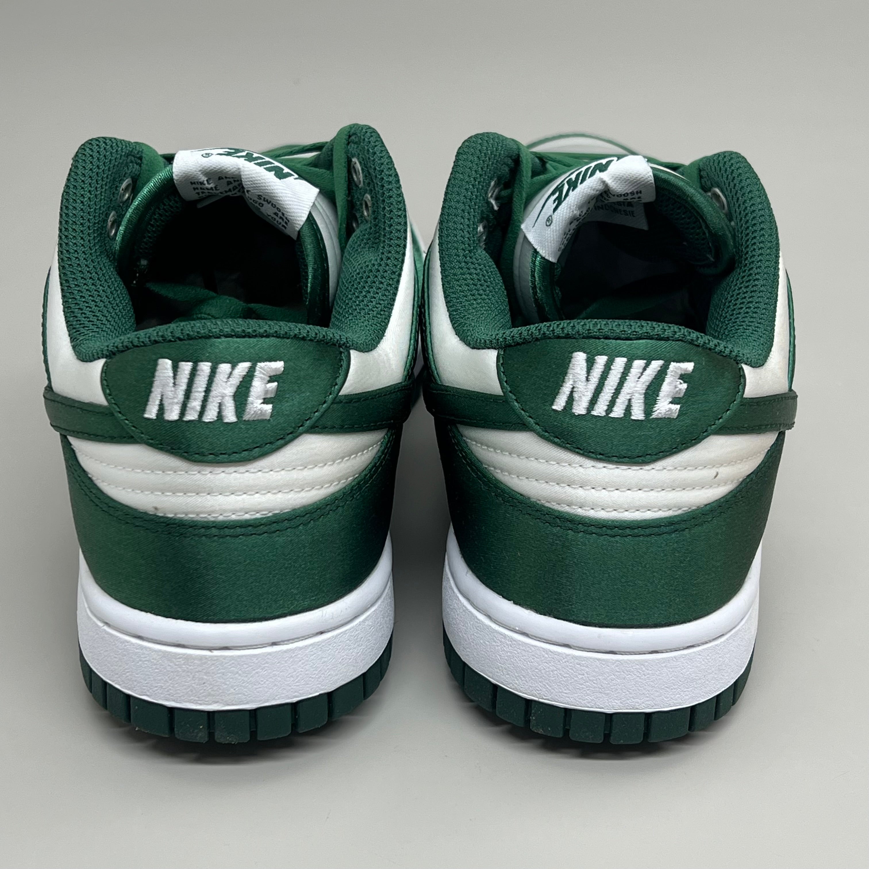 NIKE Dunk Low Satin ESS SNKR Sz Women's 5.5 Men's 4 White/Team Green DX5931100