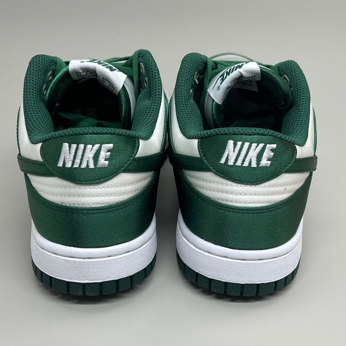 NIKE Dunk Low Satin ESS SNKR Sz Women's 5 Men's 3.5 White/Team Green DX5931100