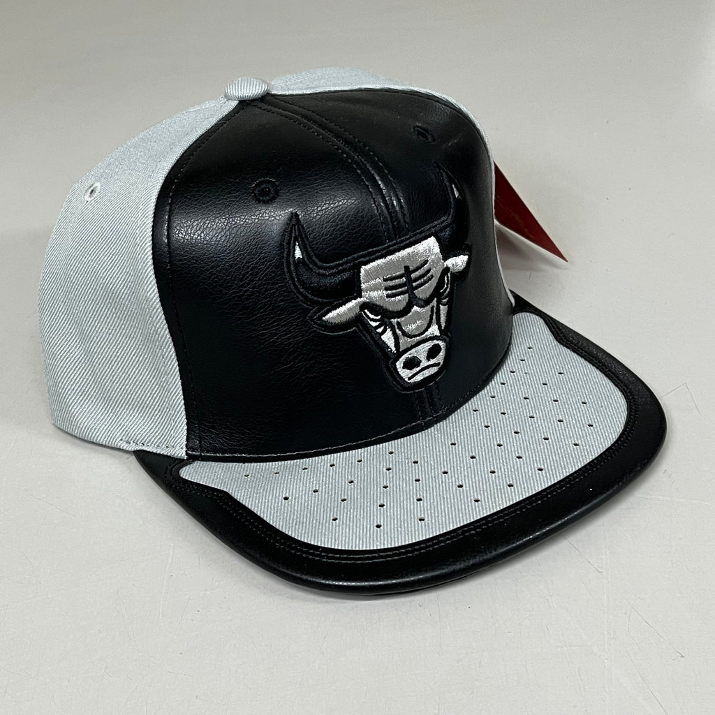 MITCHEL & NESS Chicago Bulls 2.0 Snapback Hat Men's Grey/Black One Size