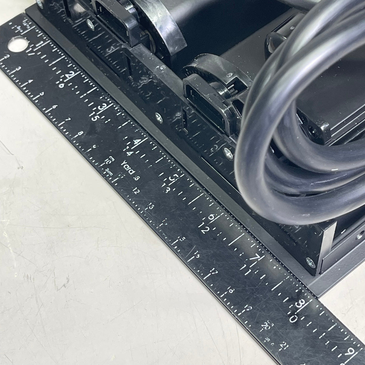 BYRNE Furniture Power Distribution In Surface 4 Outlets BE04076-2X-2-0-Z523-72