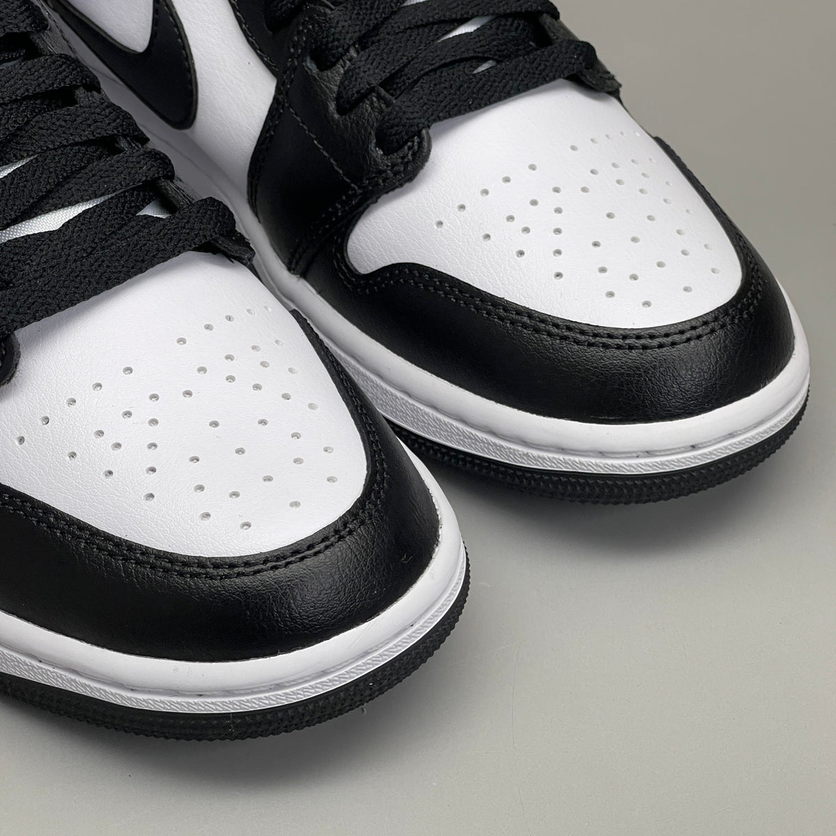 NIKE AIR JORDAN 1 Mid Panda Shoe Women's Sz 10 Black / White DV0991-101 (New)