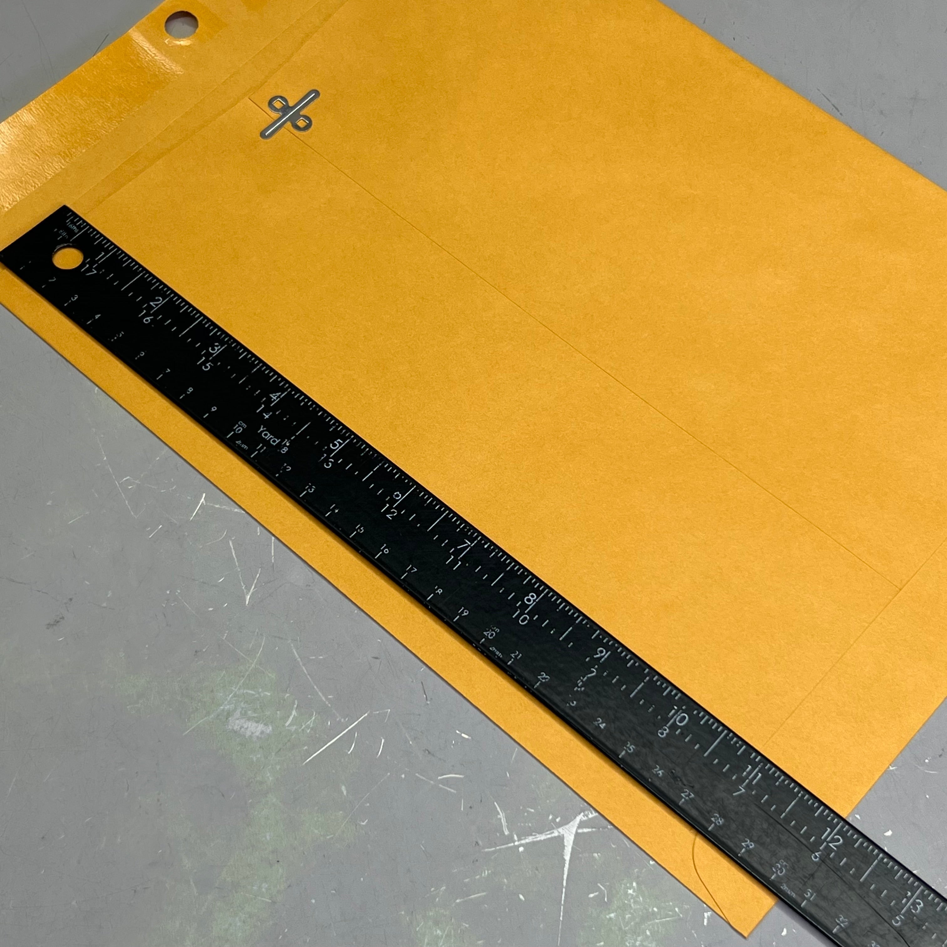 UNIVERSAL (200 ENVELOPES) Clasp Envelope Kraft #90 Yellow, 9"x12" UNV35264