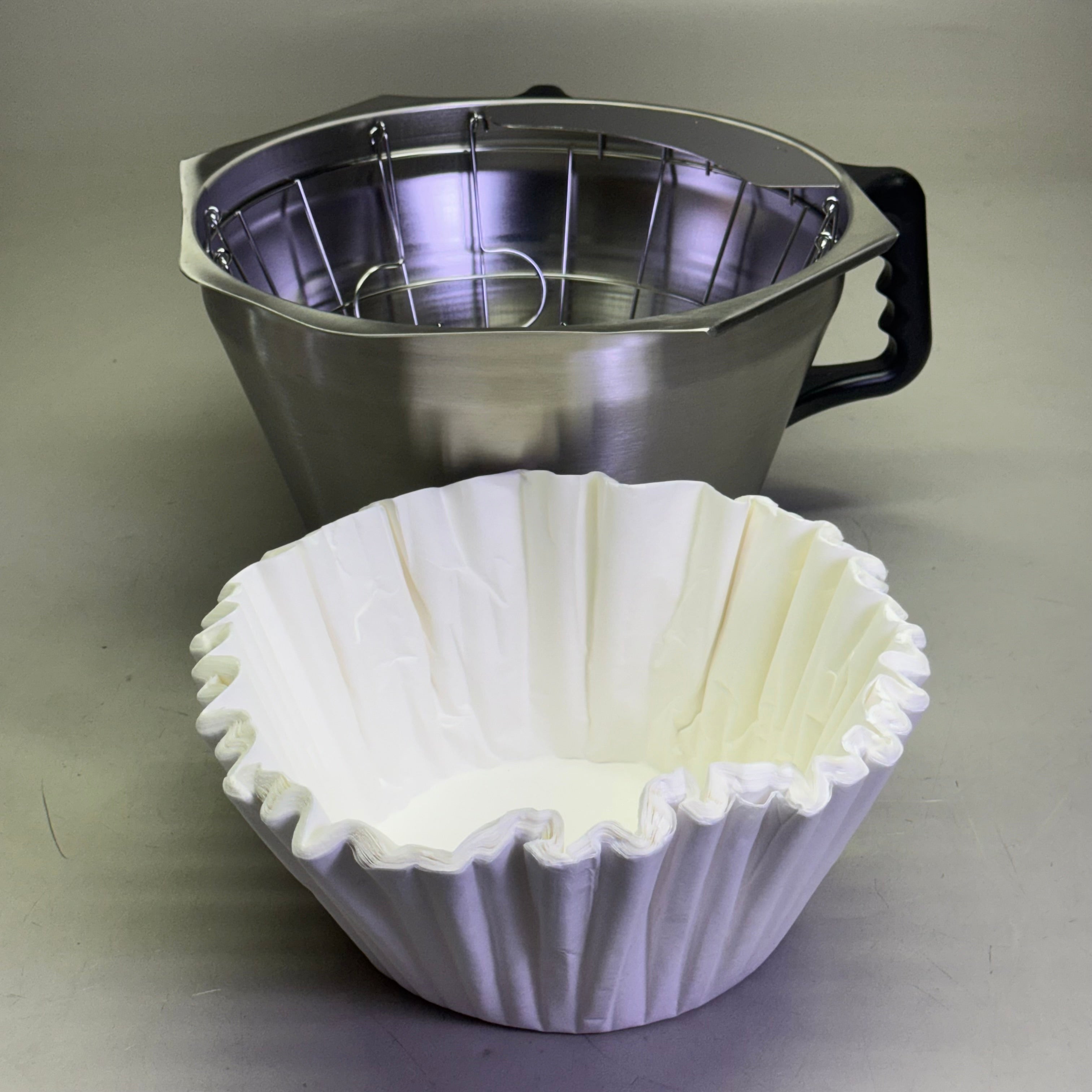 BUNN Commercial Coffee Making Machine Titan Single 120/208V 21"W x 22"L x 40"H Gray STTN001774