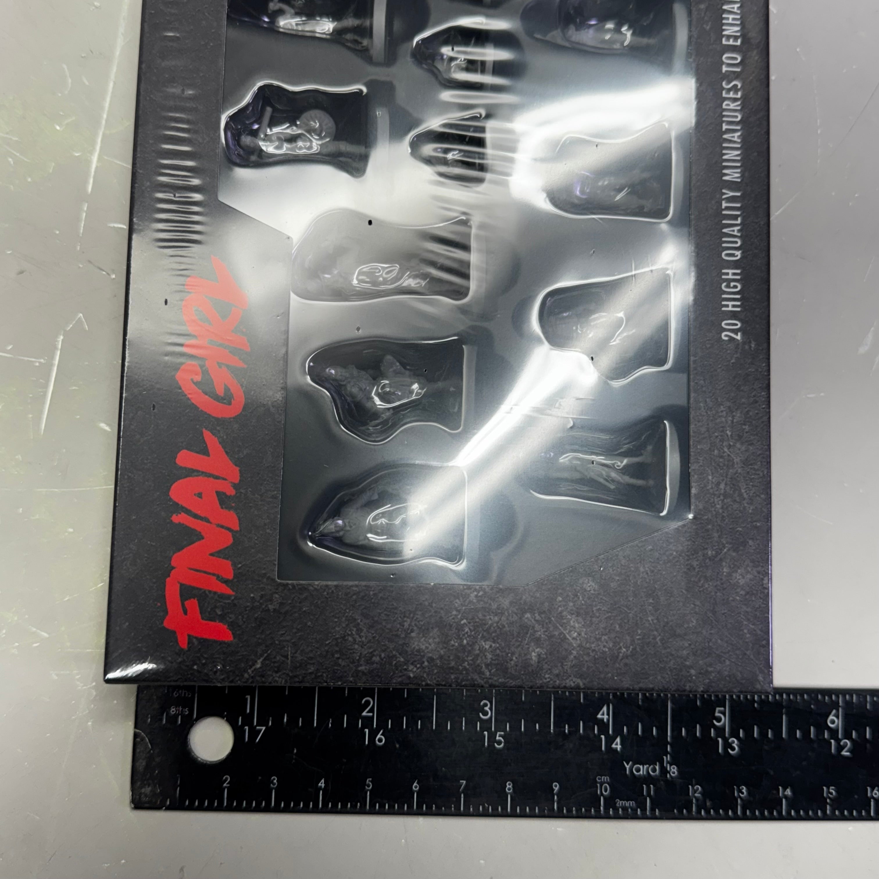 FINAL GIRL (2 PACK) Series 1 Miniatures 20 Figurines Gray