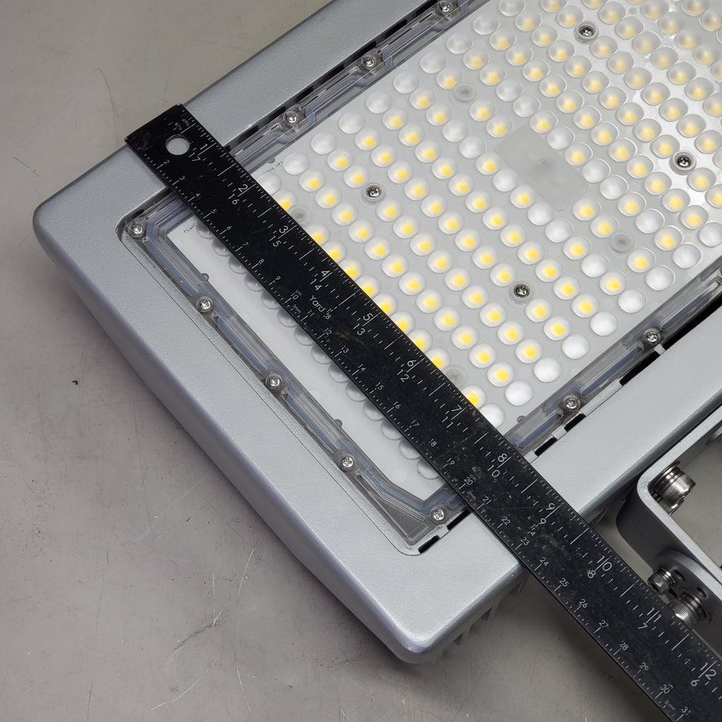 ILP Value Select 147W Flood Light 120V-277V, 4000K Silver Trunnion Mount Type E-5 VFL-20L-U-40-M-TRN-SLV
