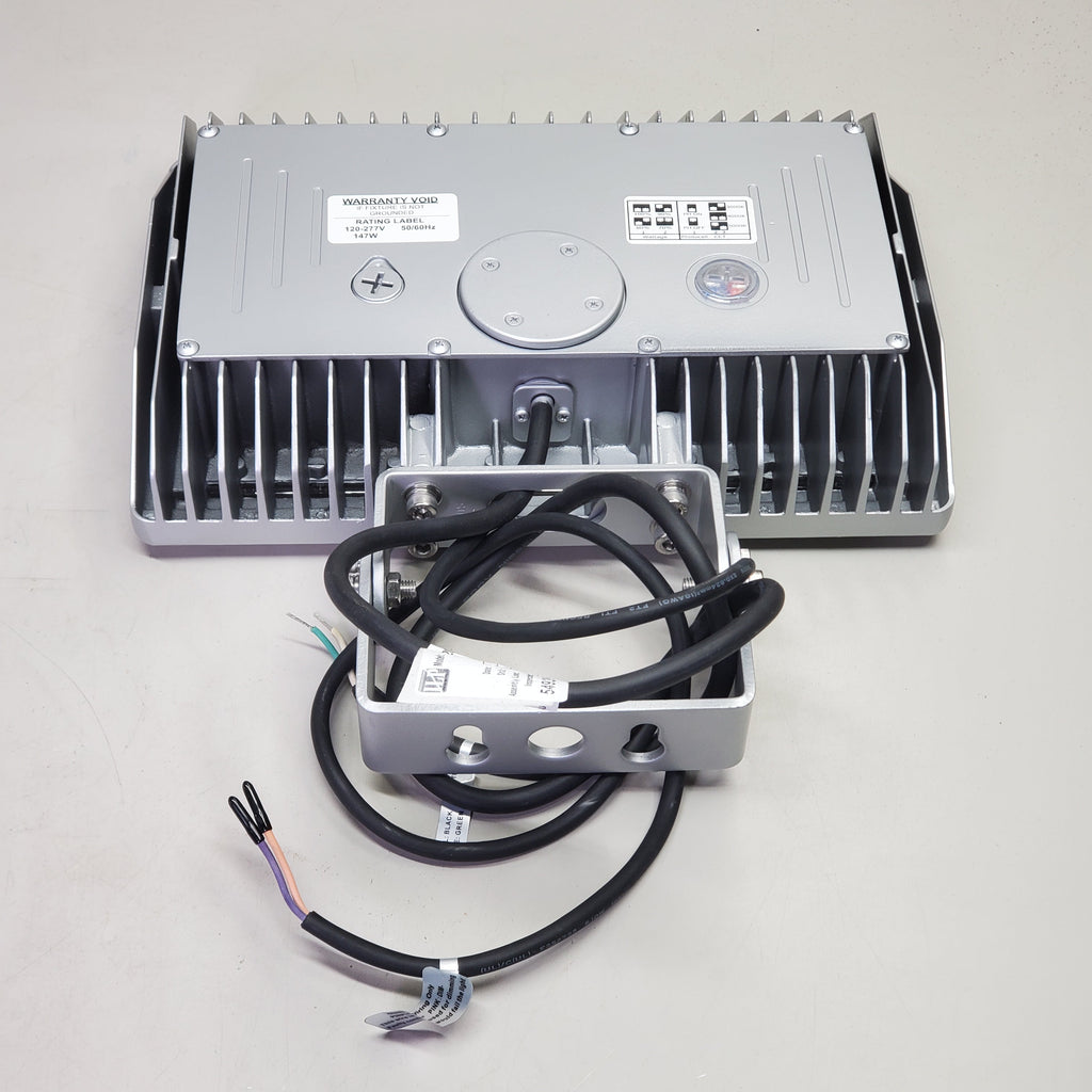 ILP Value Select 147W Flood Light 120V-277V, 4000K Silver Trunnion Mount Type E-5 VFL-20L-U-40-M-TRN-SLV