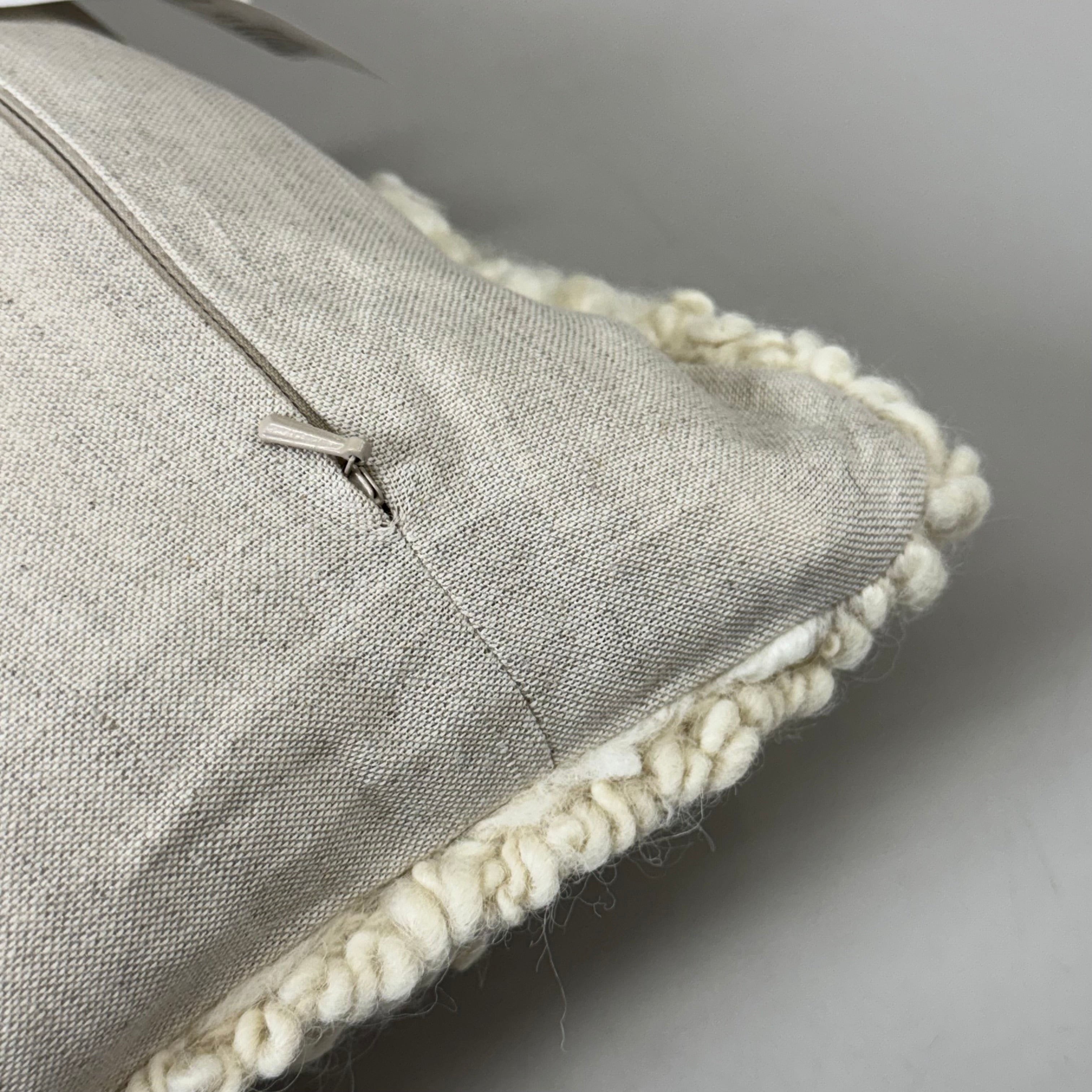 VILLA 22"x22" RN Sinclair Decorative Throw Pillow in Ivory
