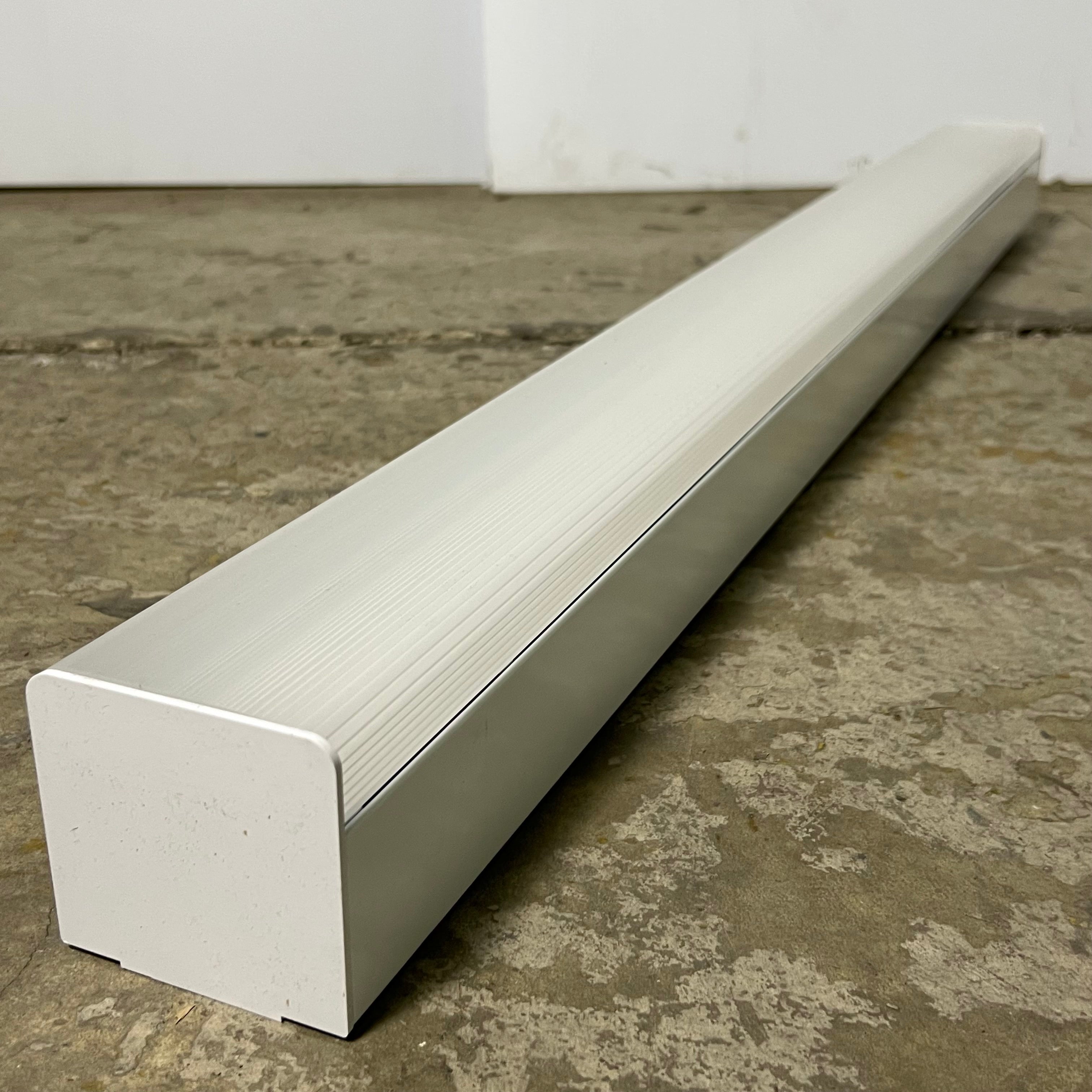 ILP Linear LED Strip Light Sz 4' L x 3.5" W, DSC4-4LHE-U-930-FFLGR-NEKO