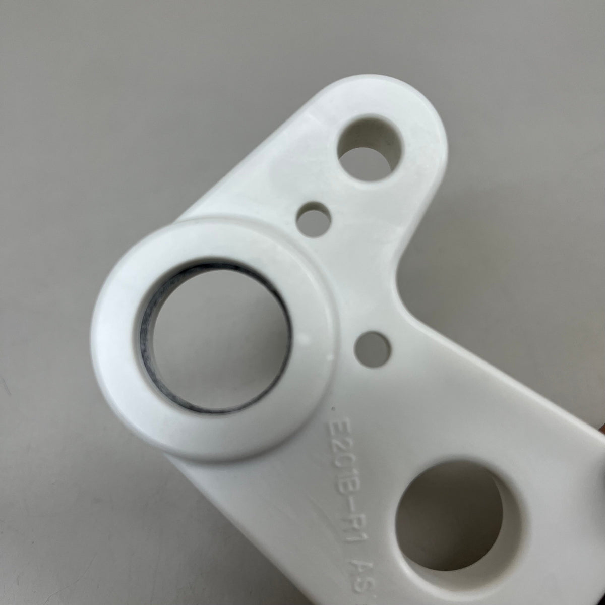 VERSAMATIC Genuine Parts Shaft Retainer Right Assembly White E201B-R-ASY