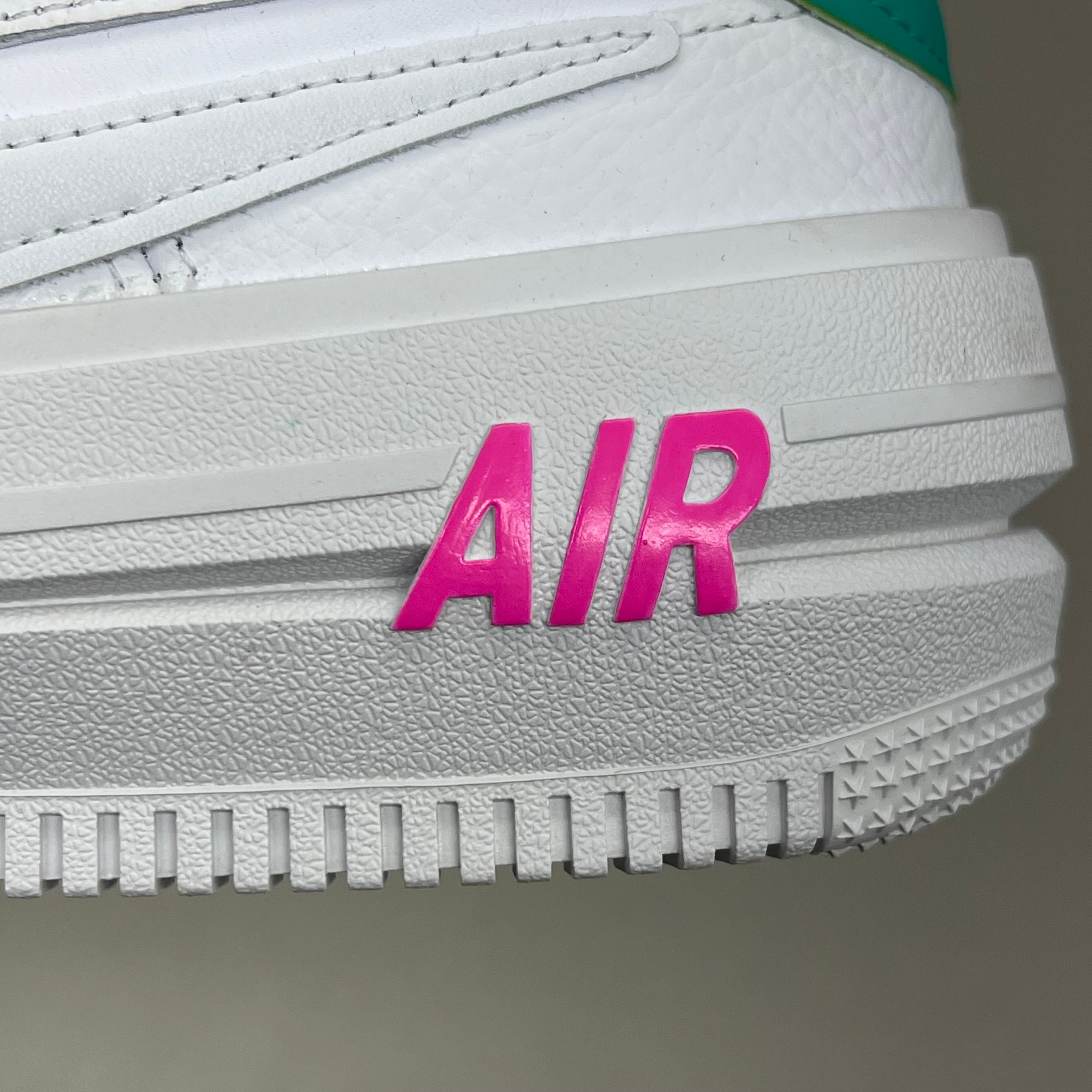 NIKE Air Force 1 PLT.AF.ORM Tapered Toe Shoes Sz Women's 9 White/Pink/Blue FN7180-100