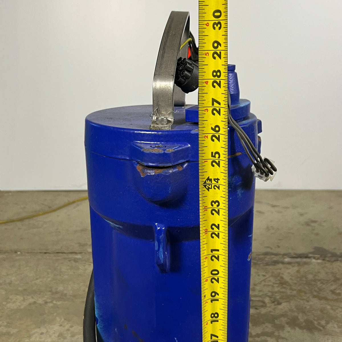 KSB Vertical Submersible Motor Pump for Wet Installation Sz 30" H X 9" D, Blue