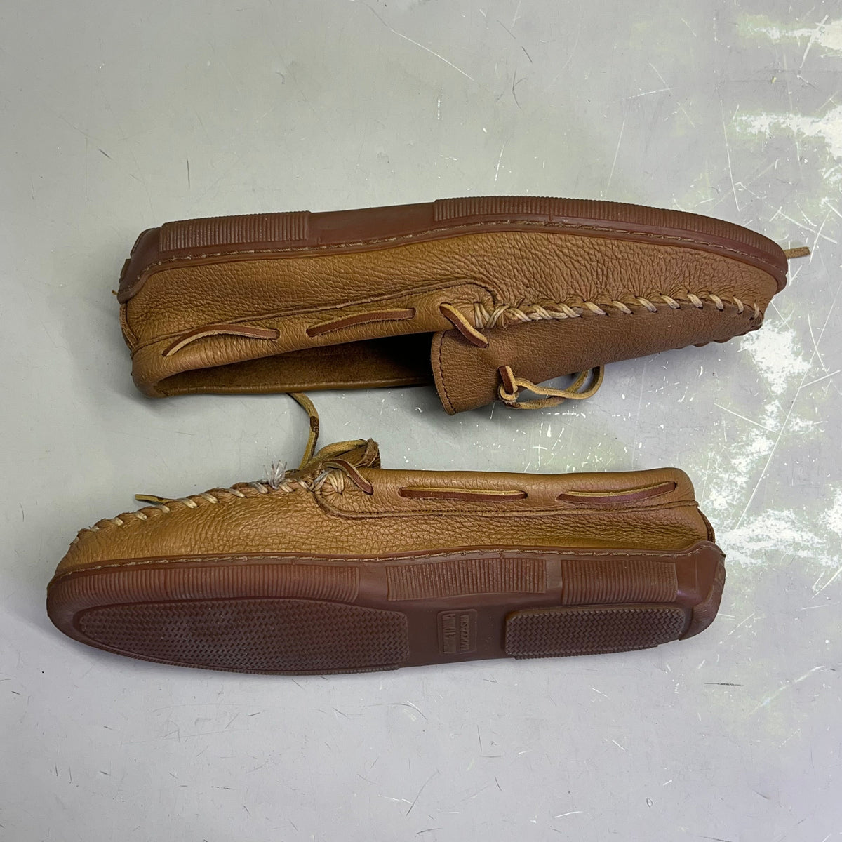 MINNETONKA Genuine Moosehide Classic Men's Sz 11 Natural / Brown (Pre-Owned )