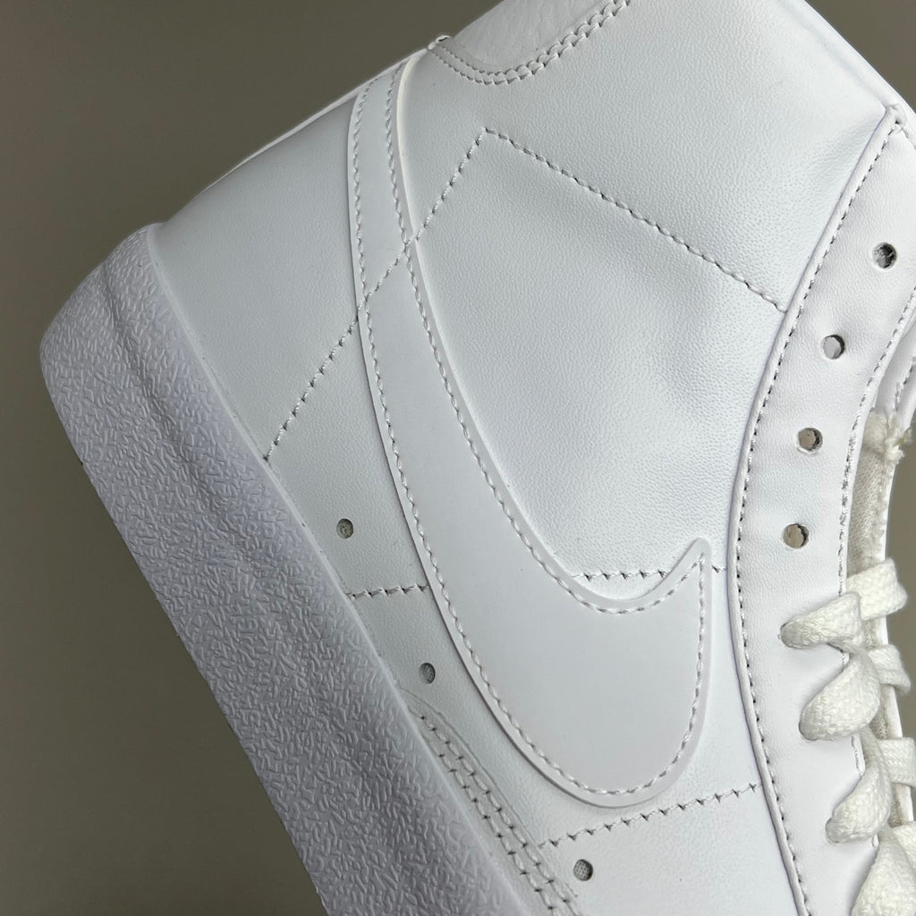 NIKE Blazer Mid 77' High-top Shoes SZ Womens 9.5 Mens 8 White & Peach CZ1055-117