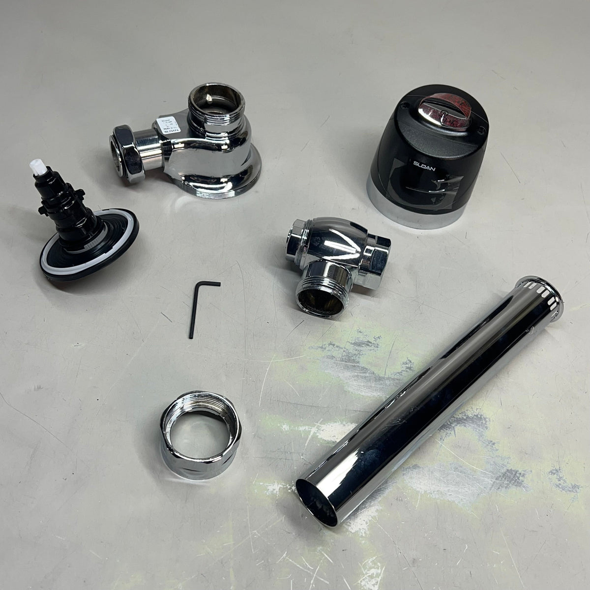 SLOAN OPTIMA PLUS Battery Powered Sensor Activated Flushometer Chrome 8111-1.28