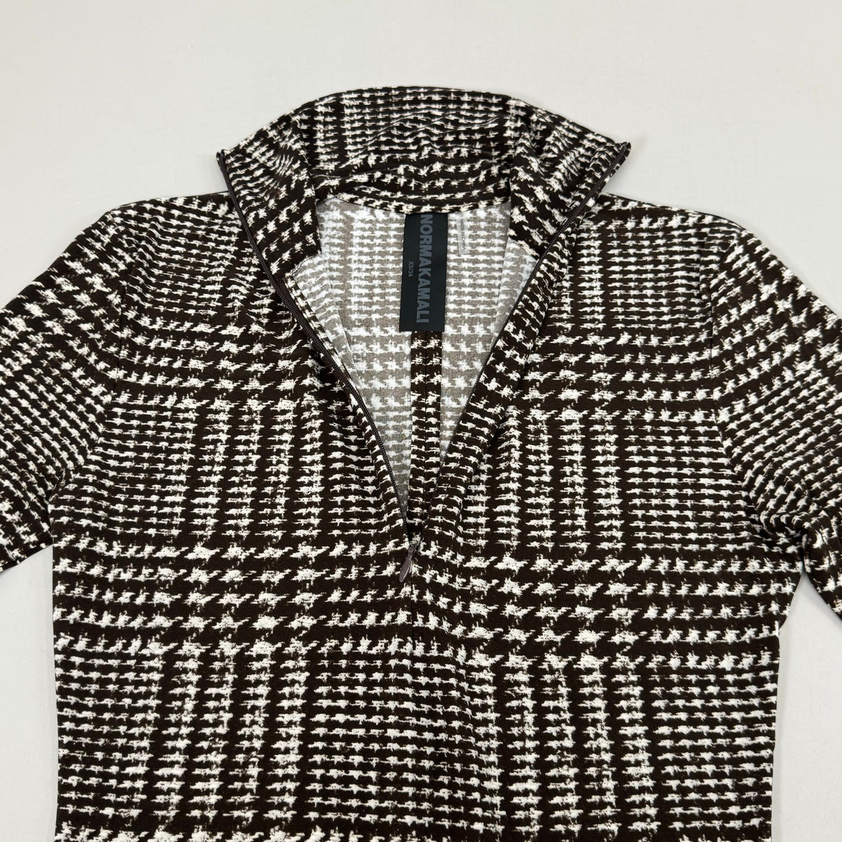 NORMA KAMALI Front Zip Slim Fit Turtle Top Women's Sz XS/34 Chocolate Plaid Tweed