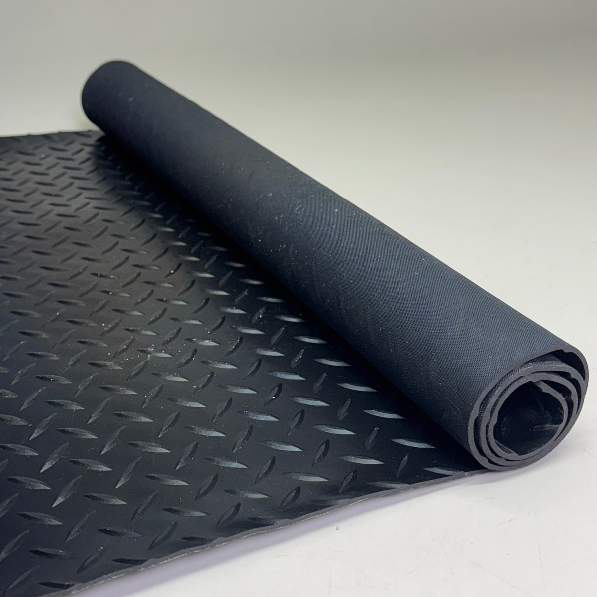 RUBBER-CAL Diamond Plate Rubber Flooring Sz 46.5” L x 24” W, 03-206-W100-02