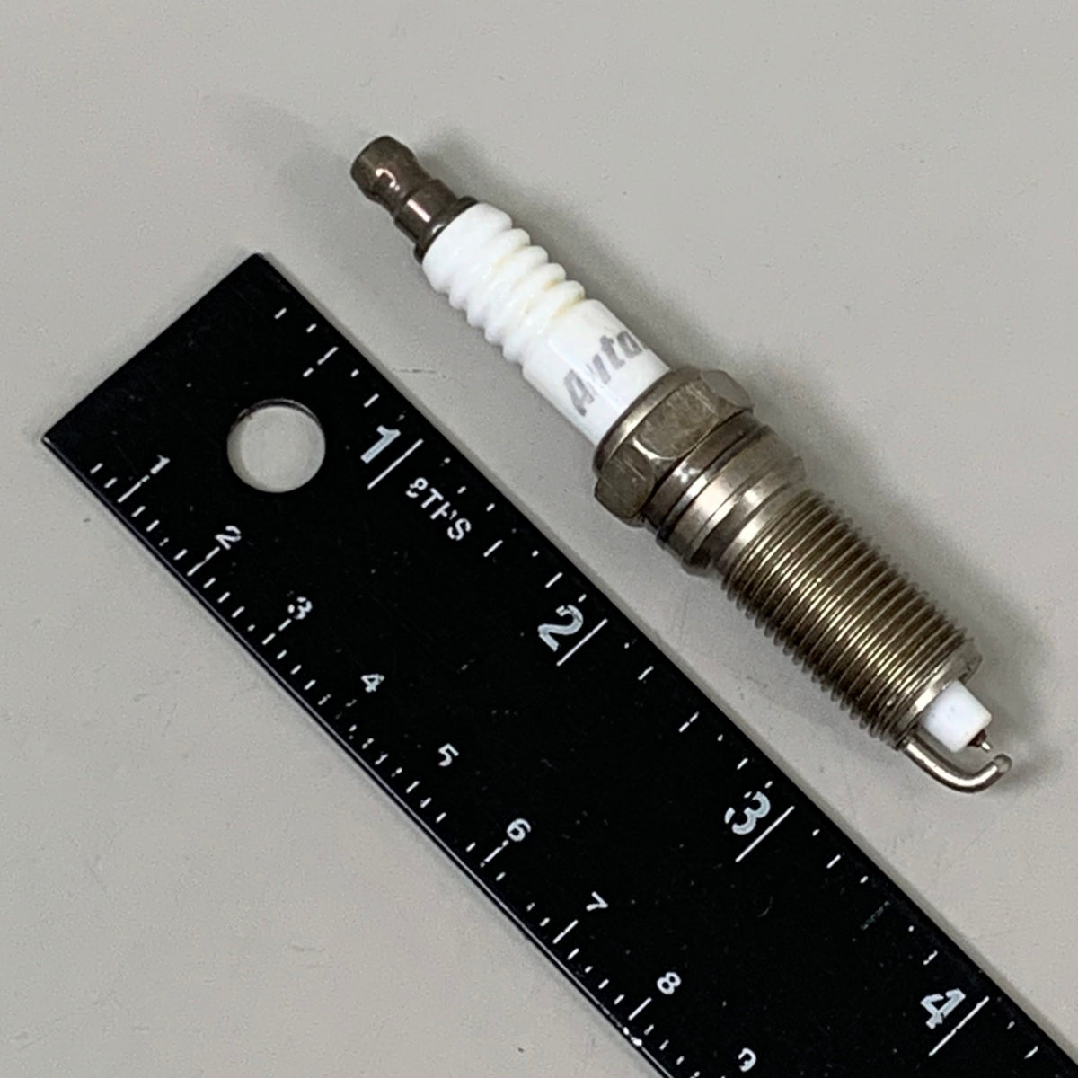 AUTOLITE (4 PACK) Platinum Iridium XP Spark Plug Fine Wire 14mm Thread Dia XP6083