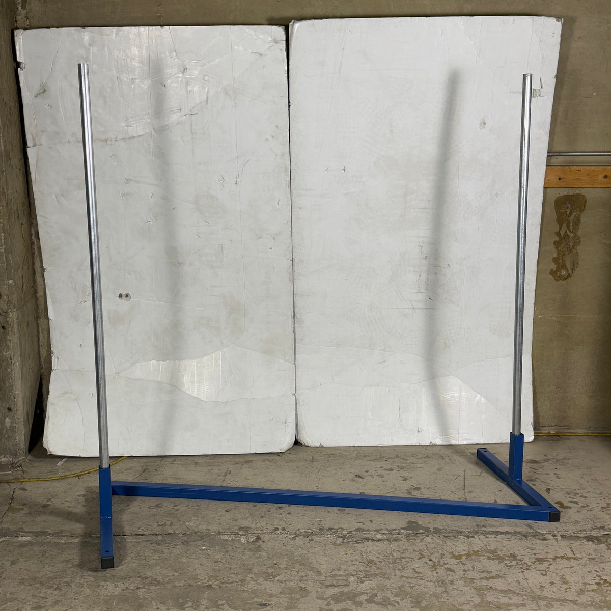 XL Indoor 3D Target Stand Sz 61.5" H x 66.5" L x 23.5" W, Blue/Grey