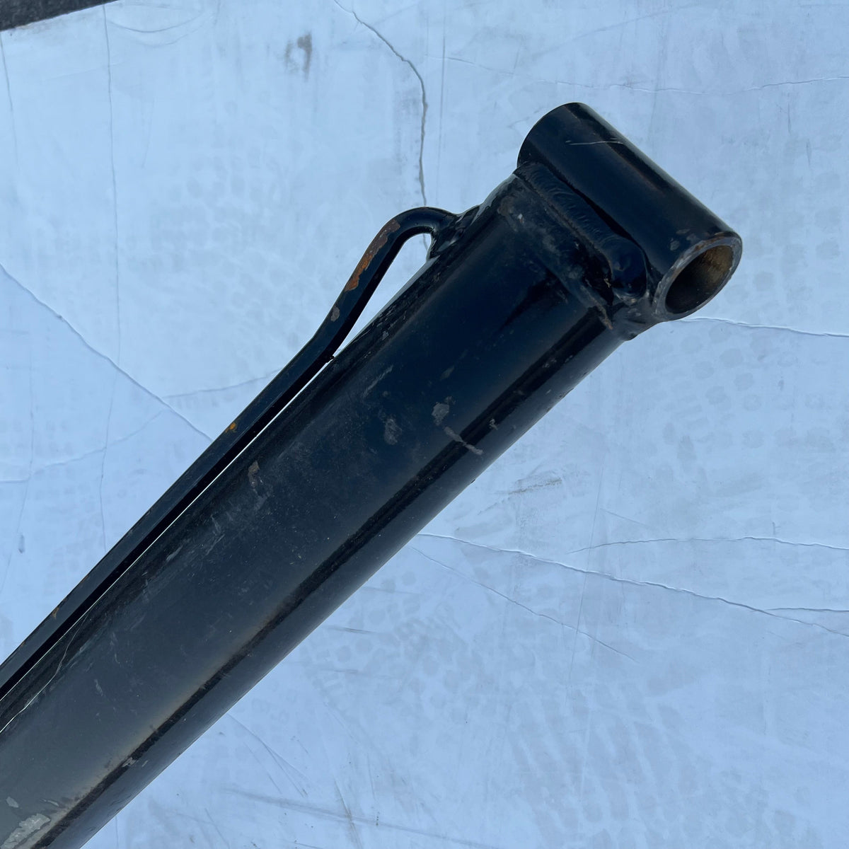 TIPTON Tilting Platform Hydraulic Cylinder Sz 131" L X 3" D Black Cosmetic Damage