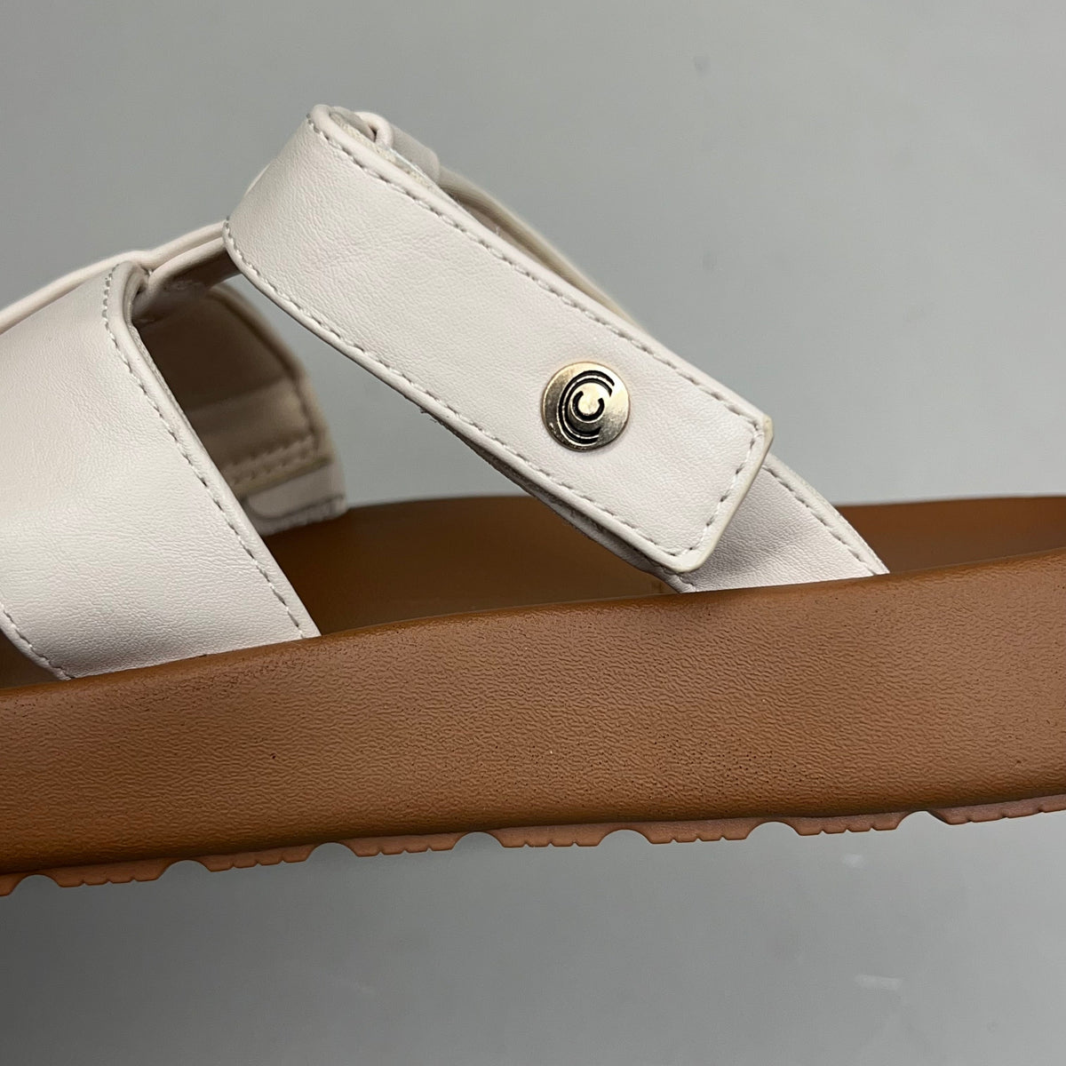 COBIAN Amalfi Synthetic Leather W/ Microfiber Lining Sandals Women's Sz 9, 39.5 EU Cream AMA25-110-9