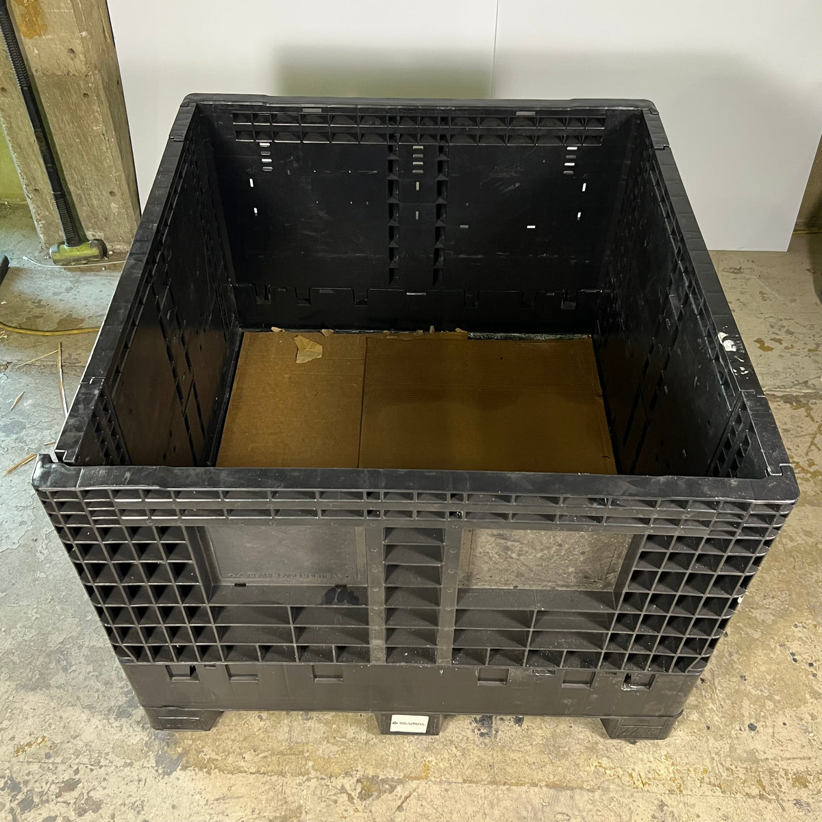GLOBAL INDUSTRIAL Plastic Bulk Shipping Container Sz 48" L X 45" W (New Other)