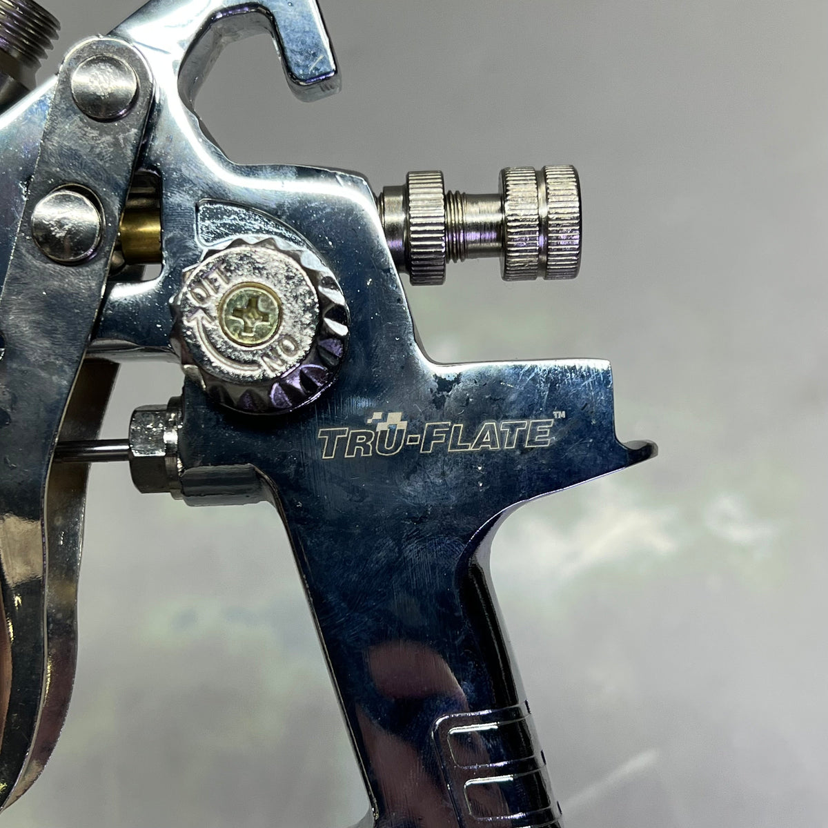 TRU-FLATE Full-Size HVLP Spray Gun-HF  600cc Hopper Sz Clear/Chrome TRFL25575