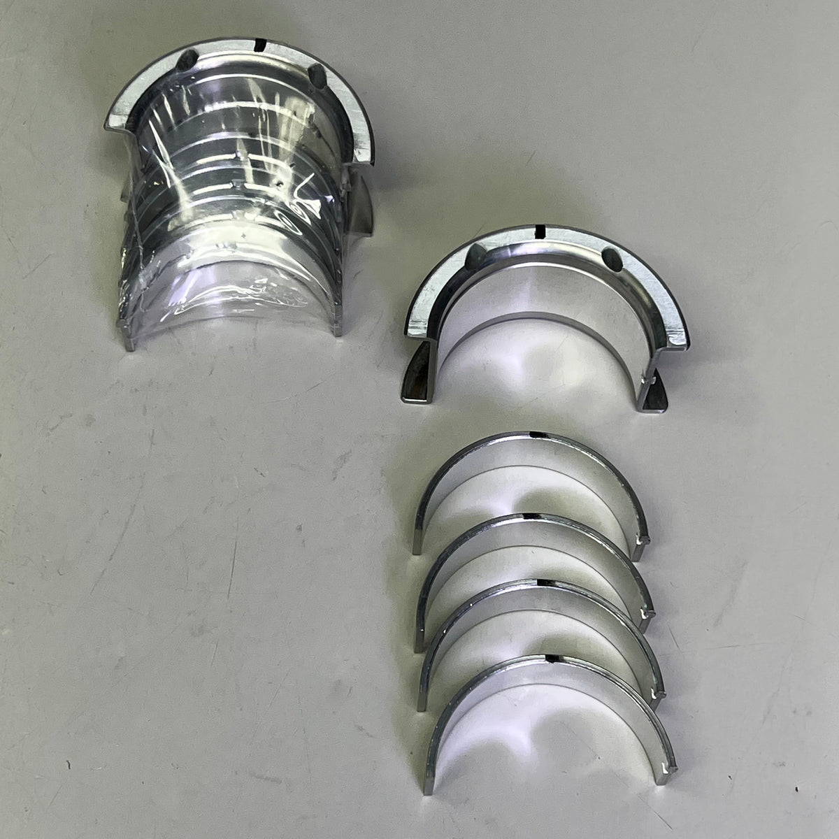 MAHLE Clevite Main Bearing Set For Chevy Vehicles 1968-2002 Grey MS-909A-10