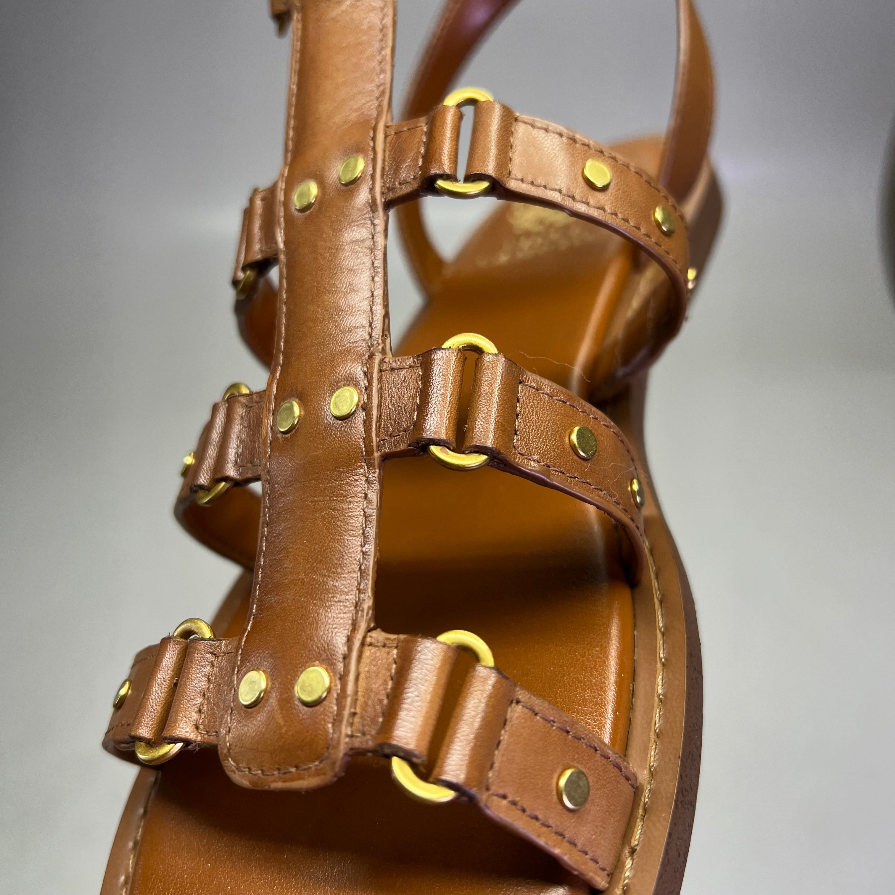 VINCE CAMUTO Leather Studded Gladiator Sandals Women's Sz 9.5M Caramelo VC-Claira