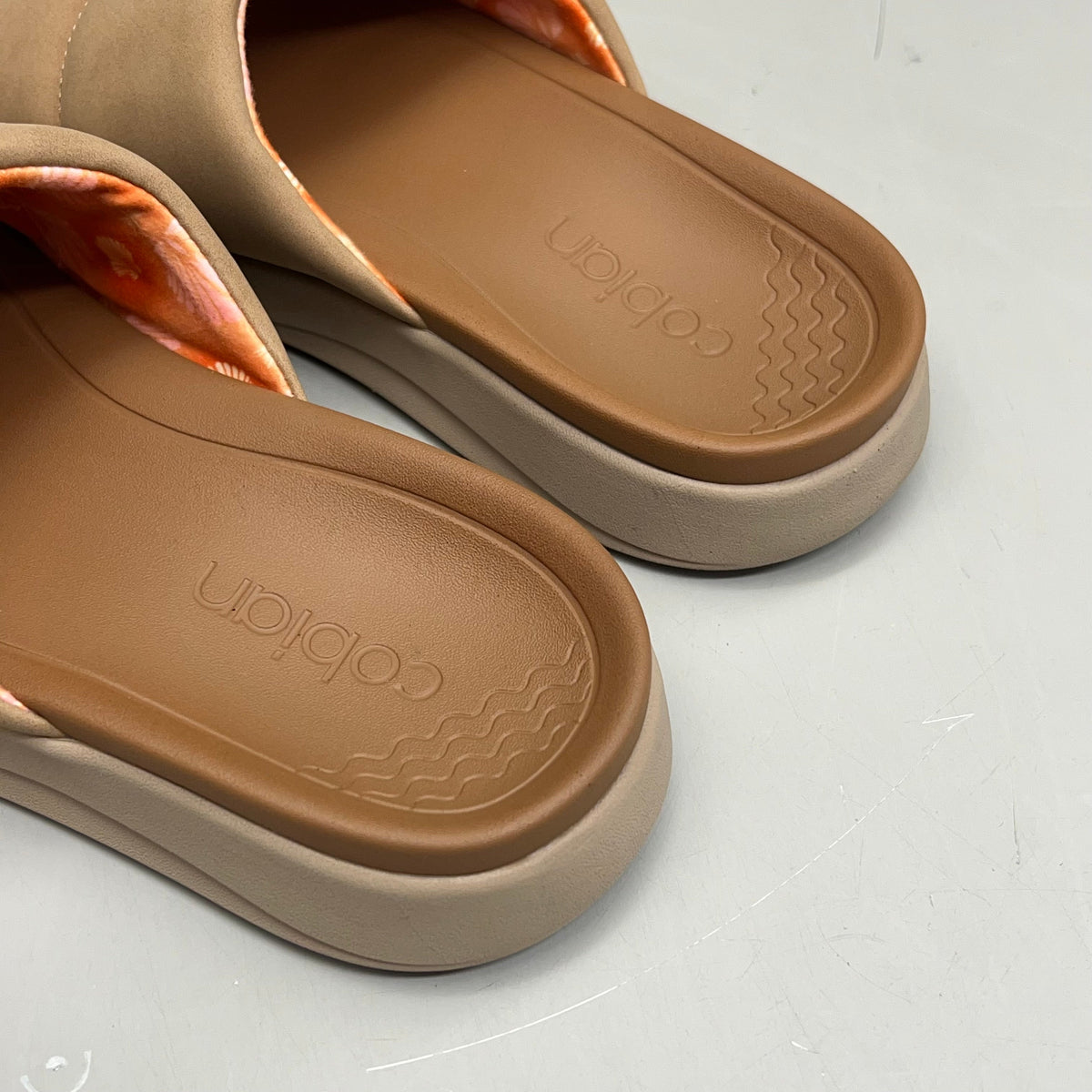 COBIAN Tolula Slide Enhanced Cushion Suede Strap Women's Sz 10 Tan TOL24-230-10