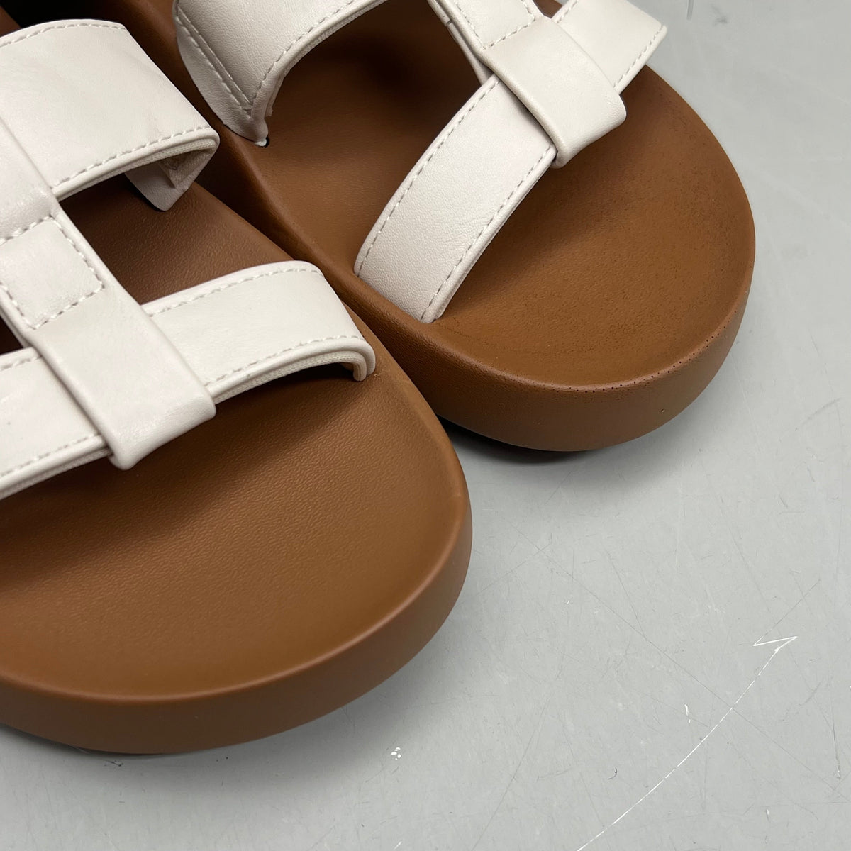 COBIAN Amalfi Synthetic Leather W/ Microfiber Lining Sandals Women's Sz 9, 39.5 EU Cream AMA25-110-9