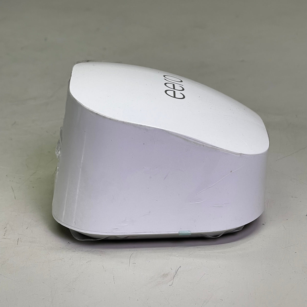 AMAZON Eero 6+ Mesh Wifi Router 1 Gigabit, 75+ devices, 1500 sq ft White R010001 (New Other)