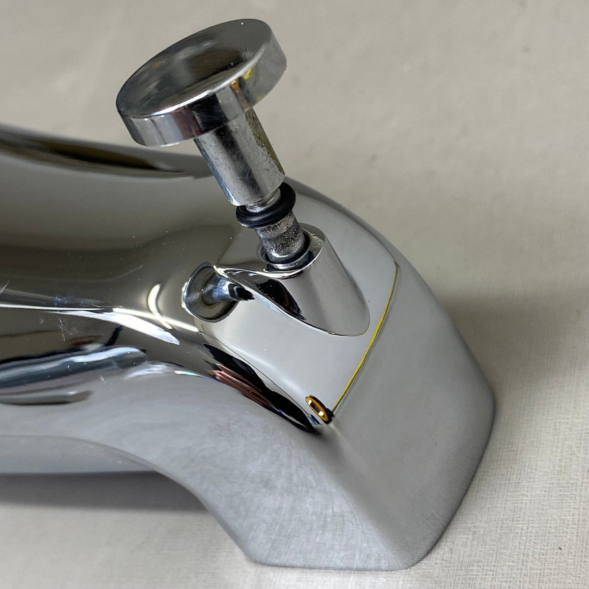 LASCO Diverter Style Bathtub Spout (Distressed Packaging) Plated Chrome 08-1057
