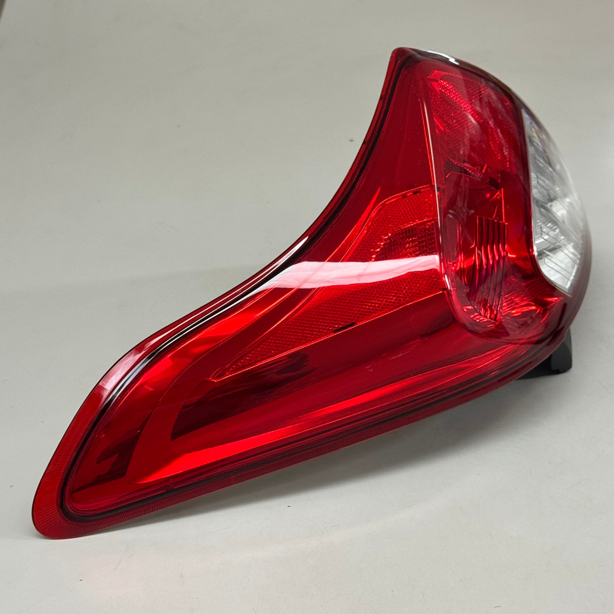 TYC Passenger Side Tail Light W/ Bulb 4 Cyl 1.6L Engine Sedan Red 11-6401-000