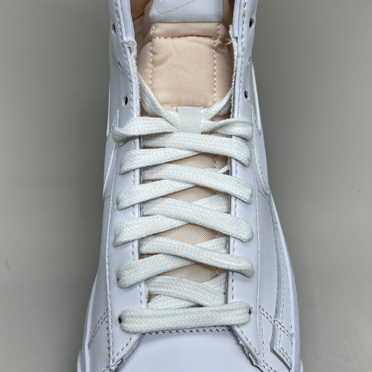 NIKE Blazer Mid 77' High-top Shoes SZ Womens 8.5 Mens 7 White & Peach CZ1055-117