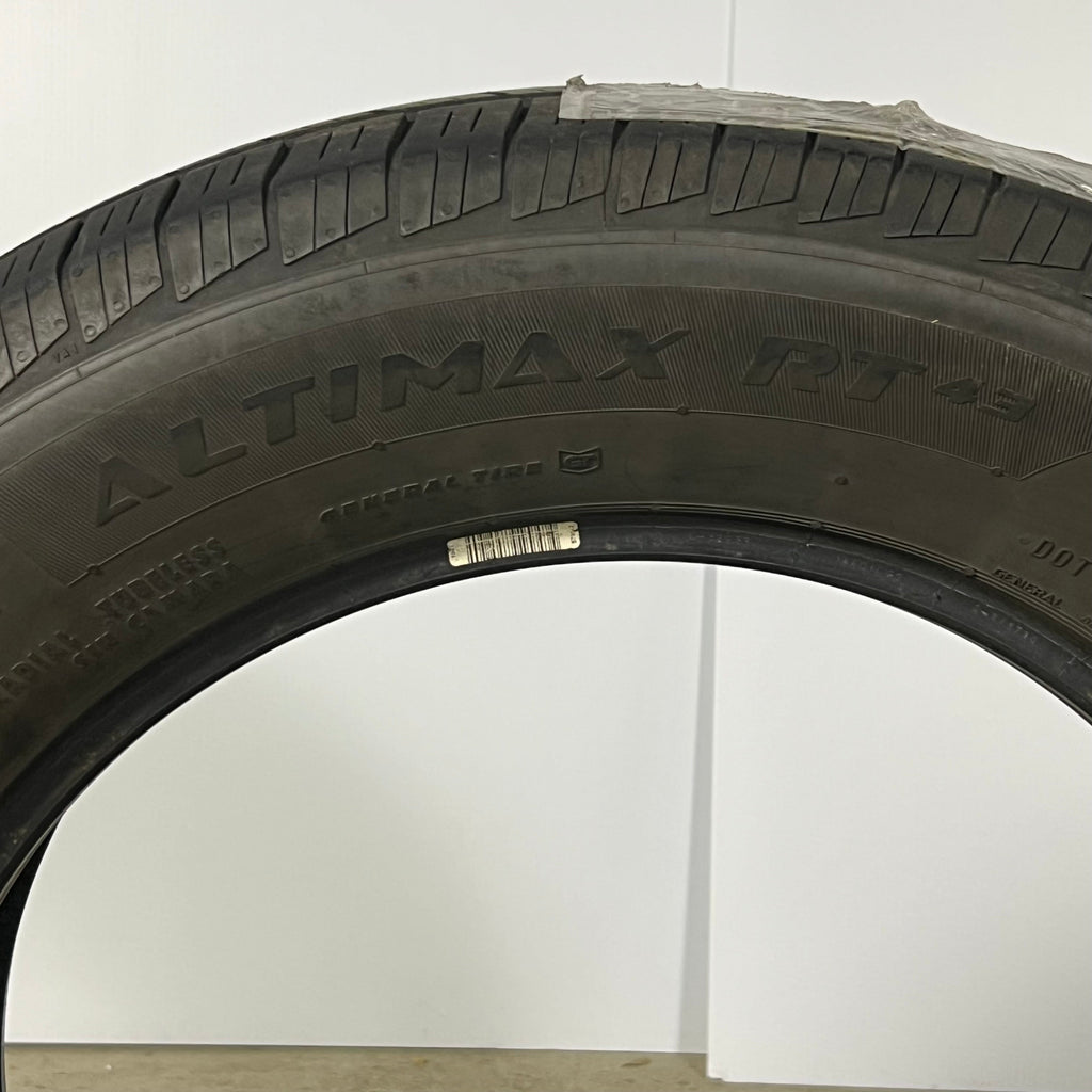 GENERAL All-Season Touring Tire Sz 235/65R18 106T Black ALTIMAX RT43 (Used)