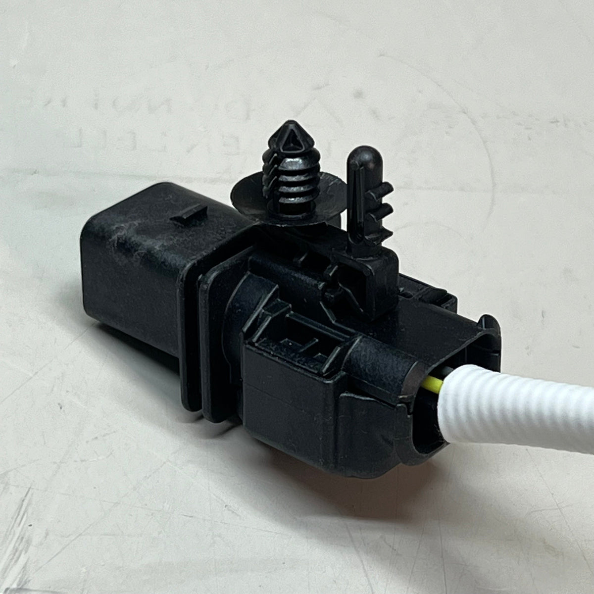 BOSCH Oxygen Sensor Threaded Mounting Man Connector OE Quality 17475