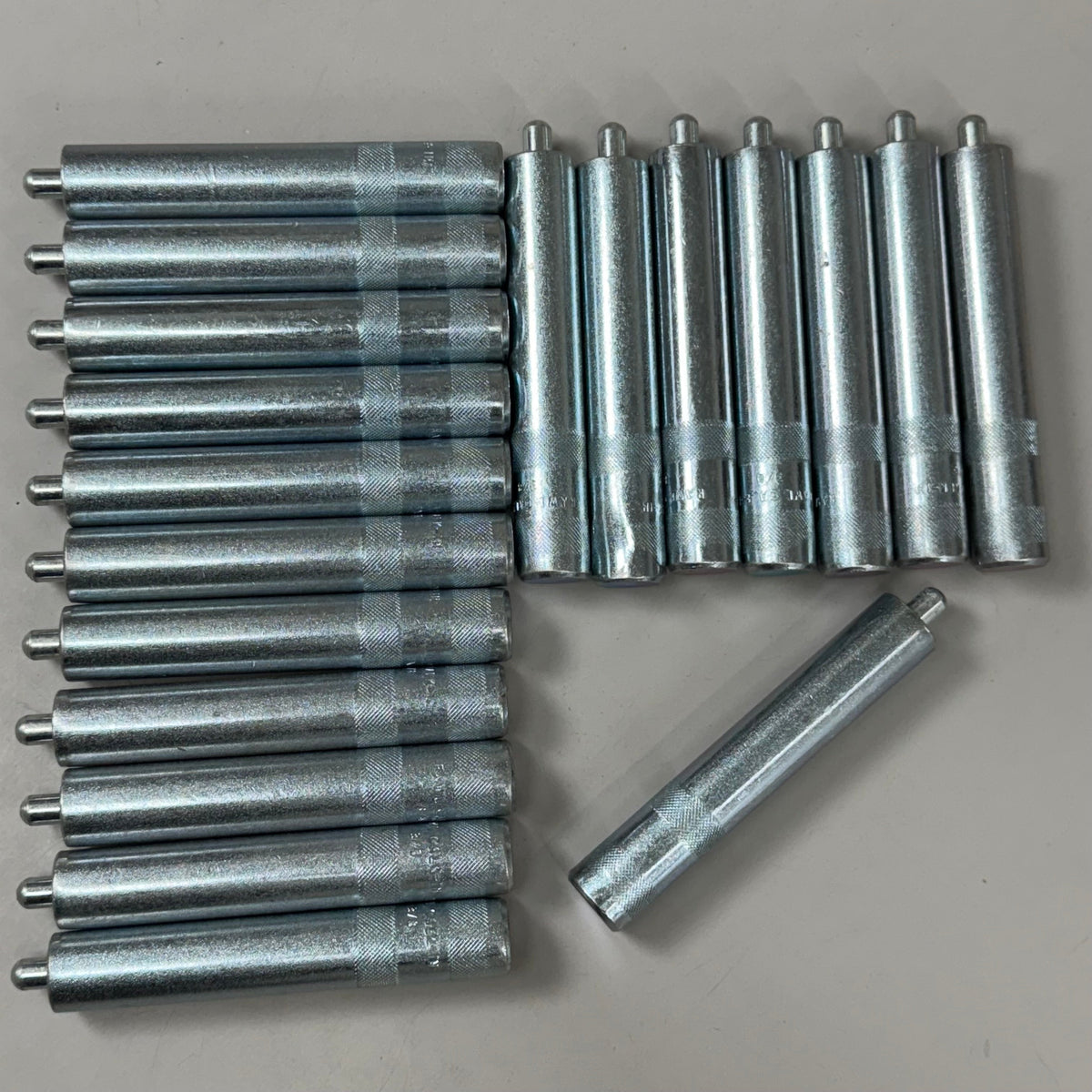 DEWALT (19 PACK) Machine Bolt Anchor Calk-In Setting UNC Thread 3/8" 09231-PWR