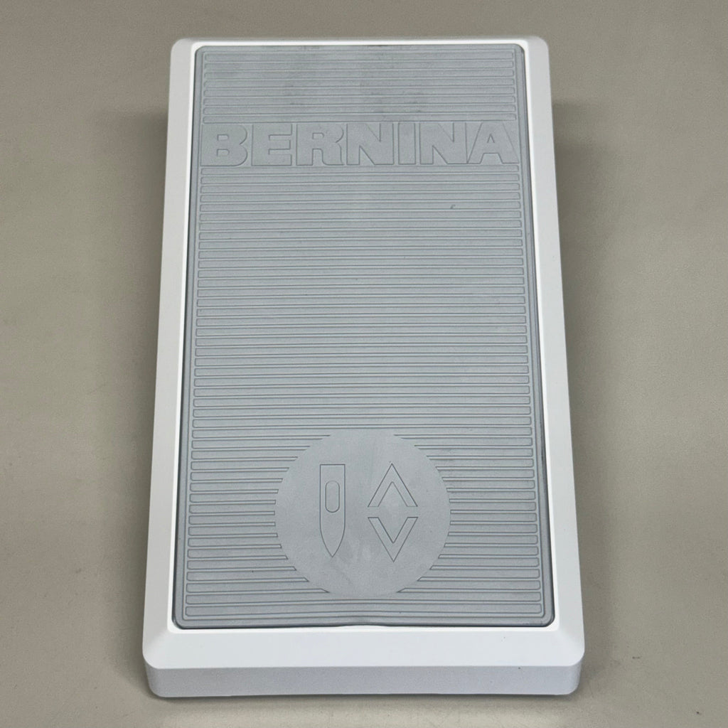 BERNINA Q16 Longarm Quilting Machine w/ Accessories - Sewing Equipment