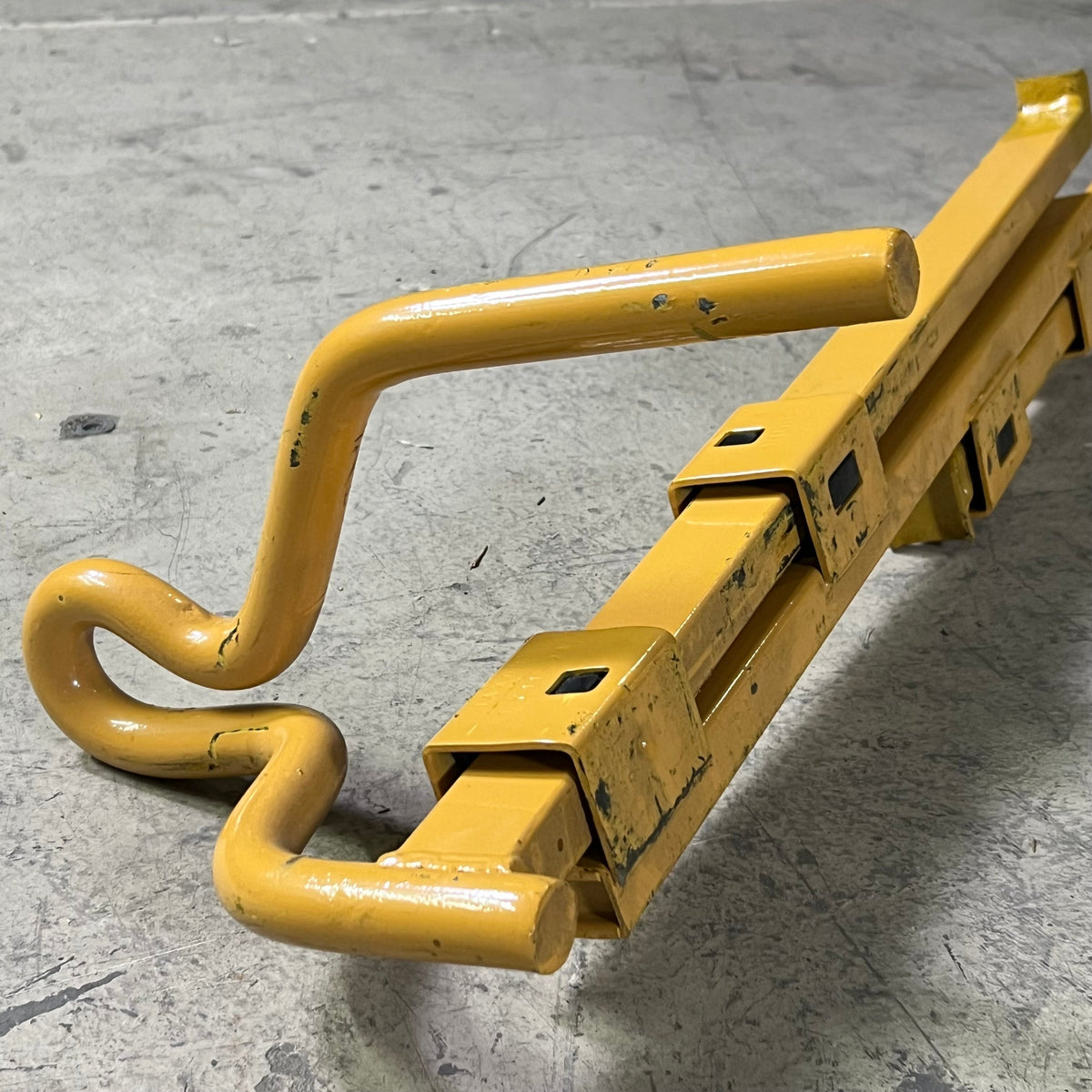 JAXON (Pallet of 24Pcs) Telescoping Uncoupling Levers Sz 39"-55" L Yellow