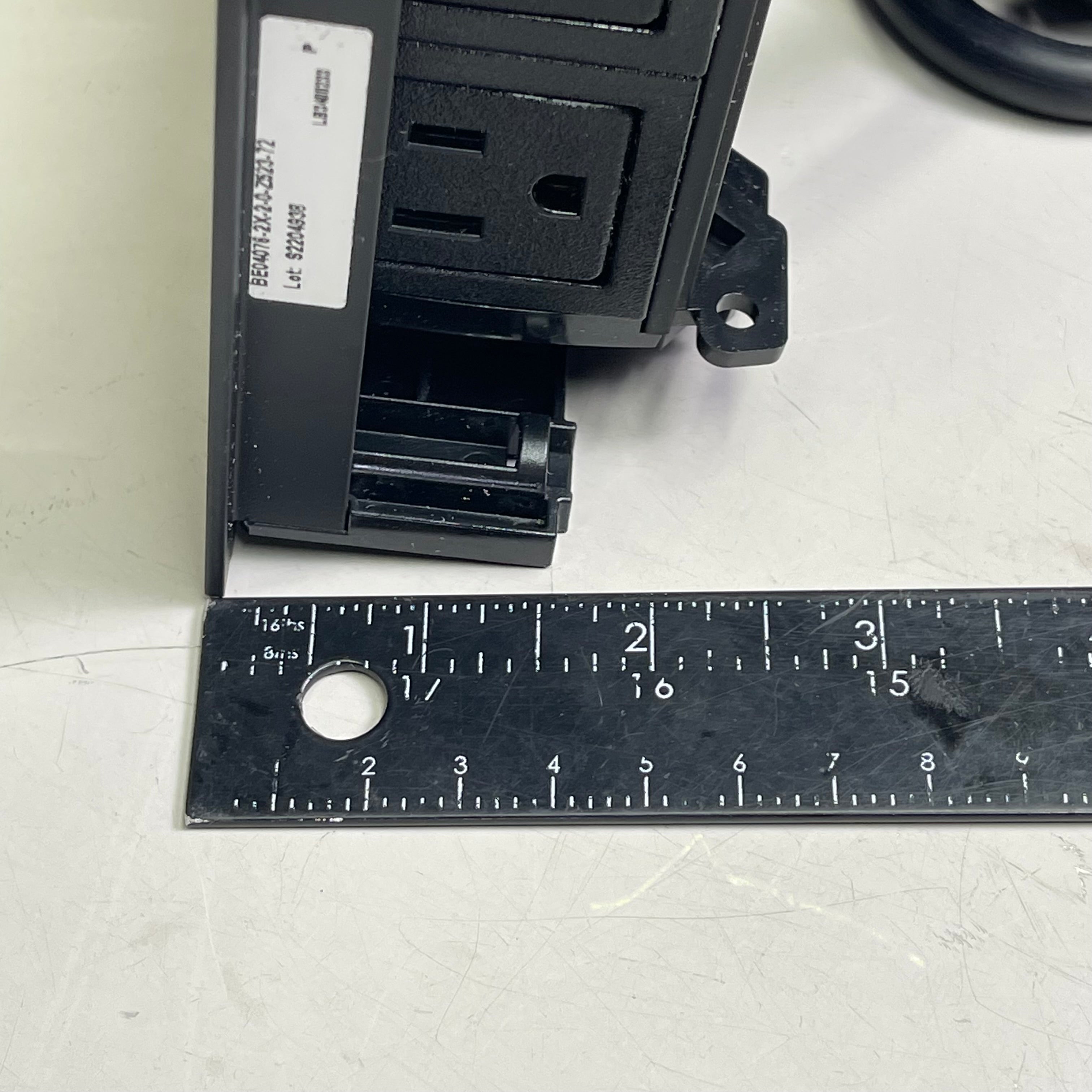 BYRNE Furniture Power Distribution In Surface 4 Outlets BE04076-2X-2-0-Z523-72
