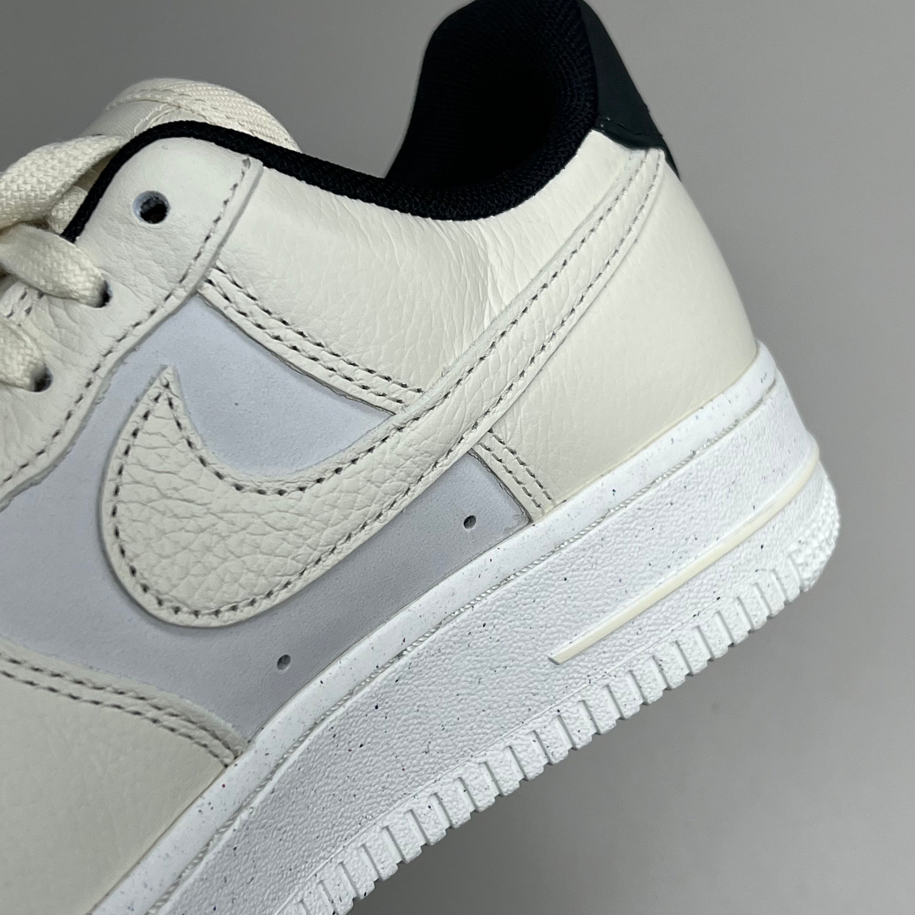 NIKE Air Force 1 07' LX Leather Shoes Women's Sz 7 Sail/Coconut Milk-Black DZ2708 101