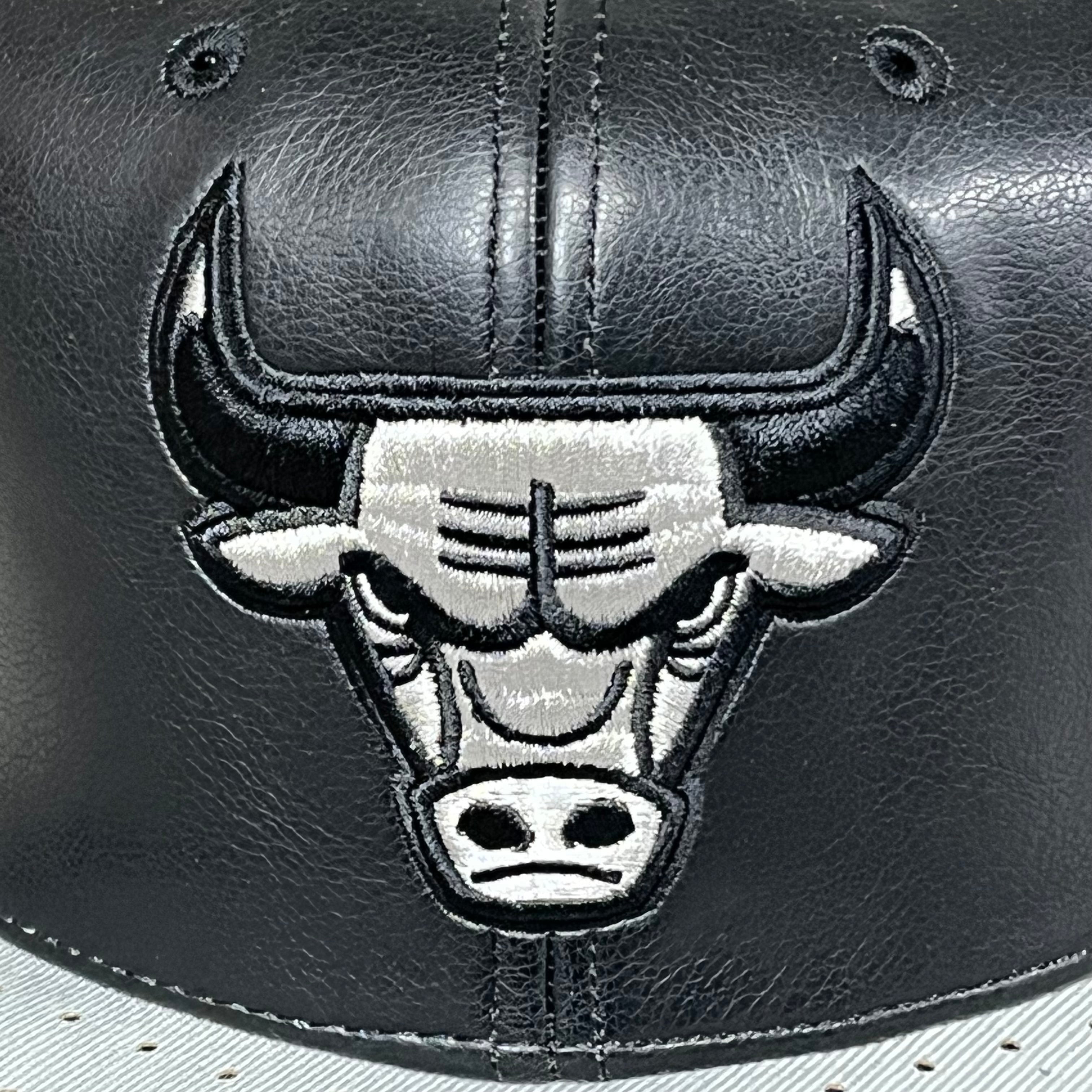 MITCHEL & NESS Chicago Bulls 2.0 Snapback Hat Men's Grey/Black One Size