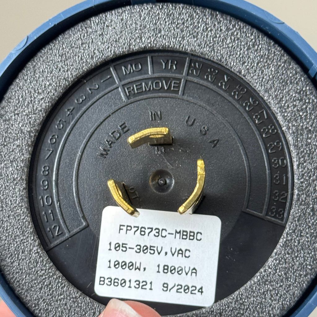 OUTDOOR LIGHTING CONTROLS Photo Control Sun-Tech 105-305 FP7673C-MBBC