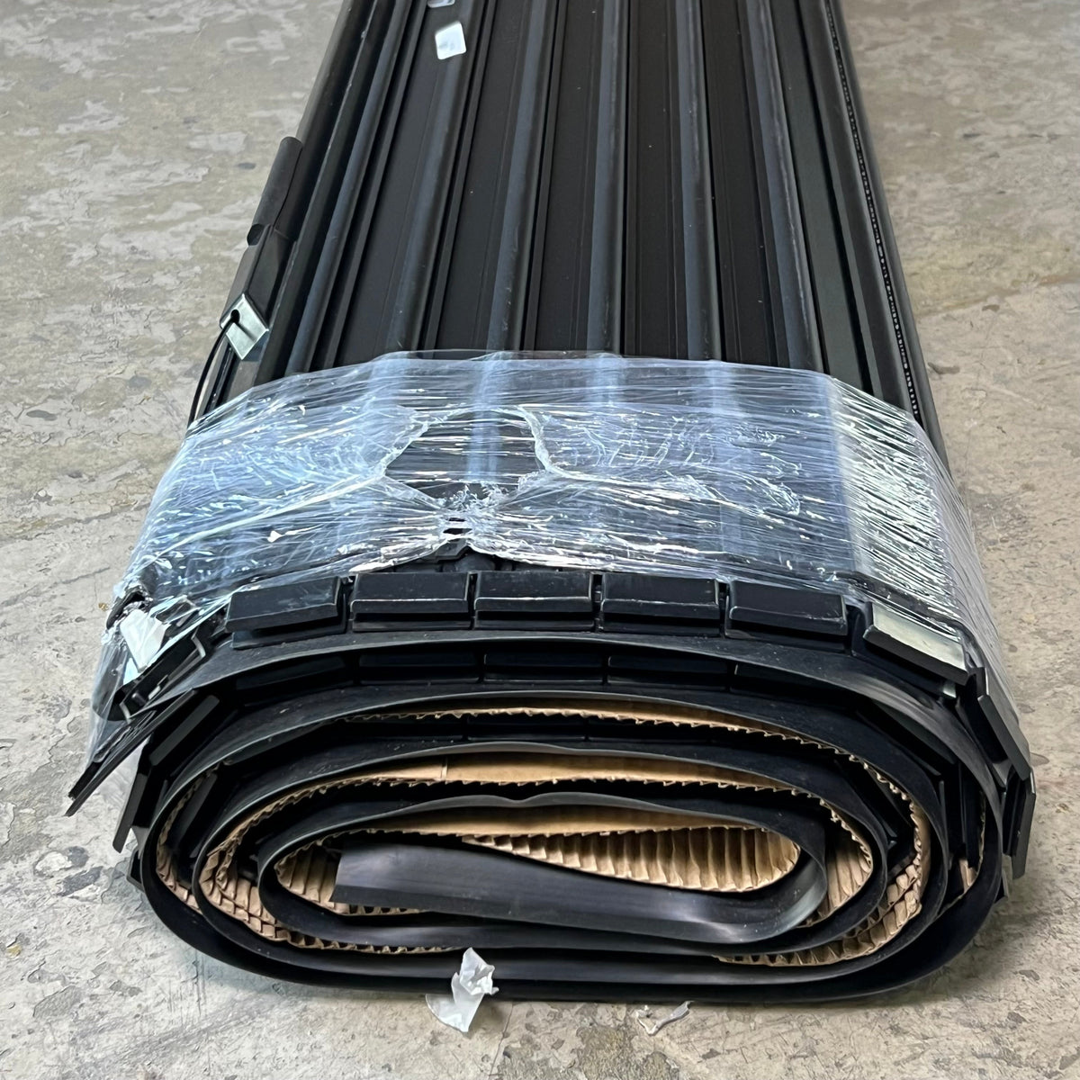 REALTRUCK Hard Rolling Truck Bed Tonneau Cover Sz 60” W Black 80134