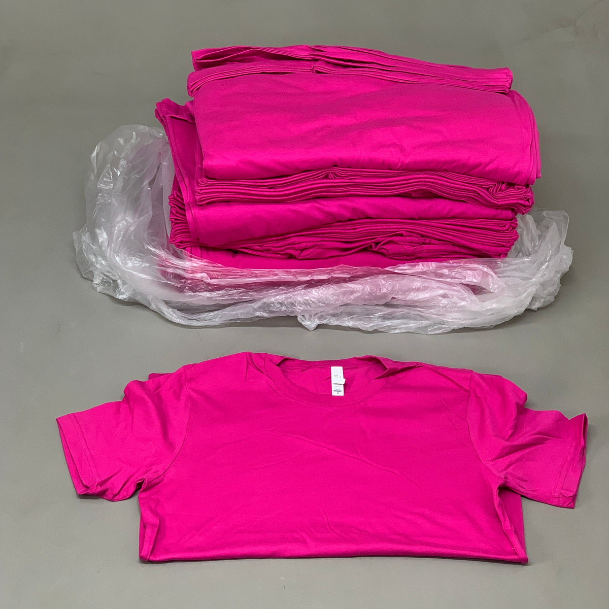 BELLA + CANVAS (12 PACK) Unisex Crewneck Short Sleeve Tees Sz S Berry (New)